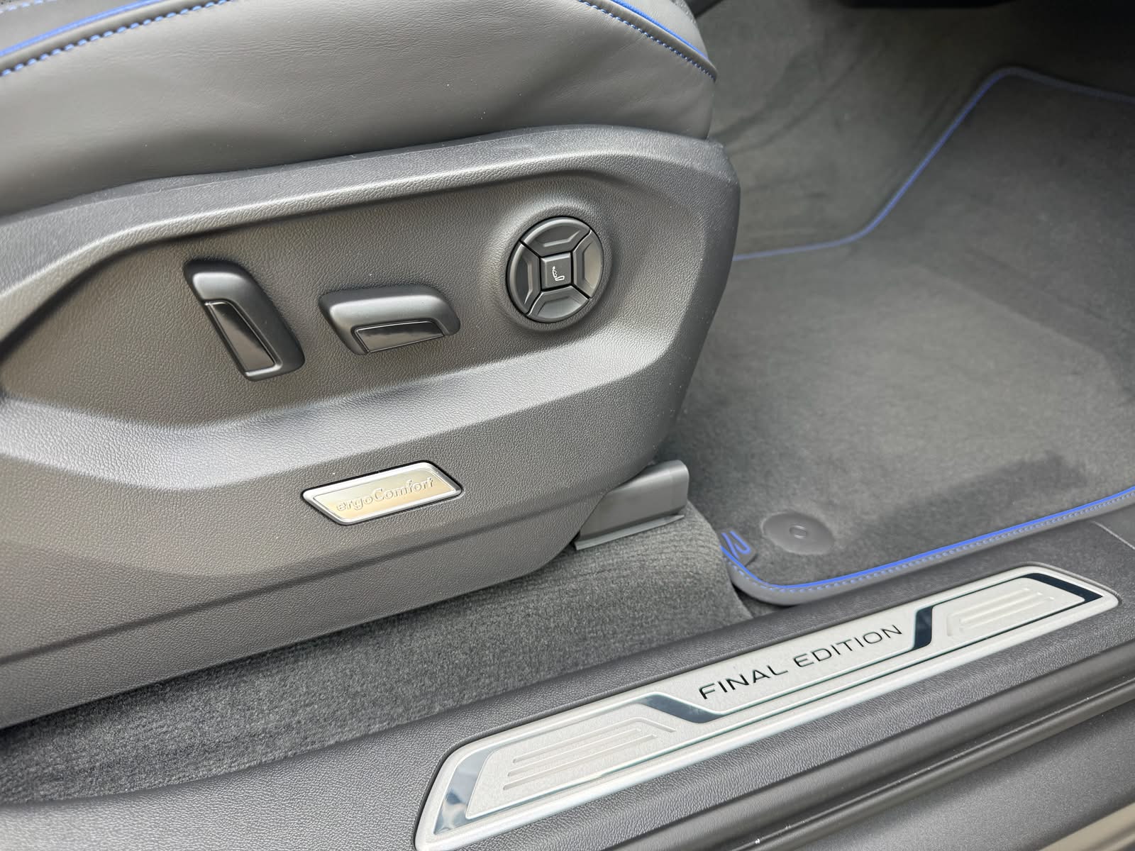VW Touareg 3.0 TSI eHybrid R Final Edition Tiptronic-image-4