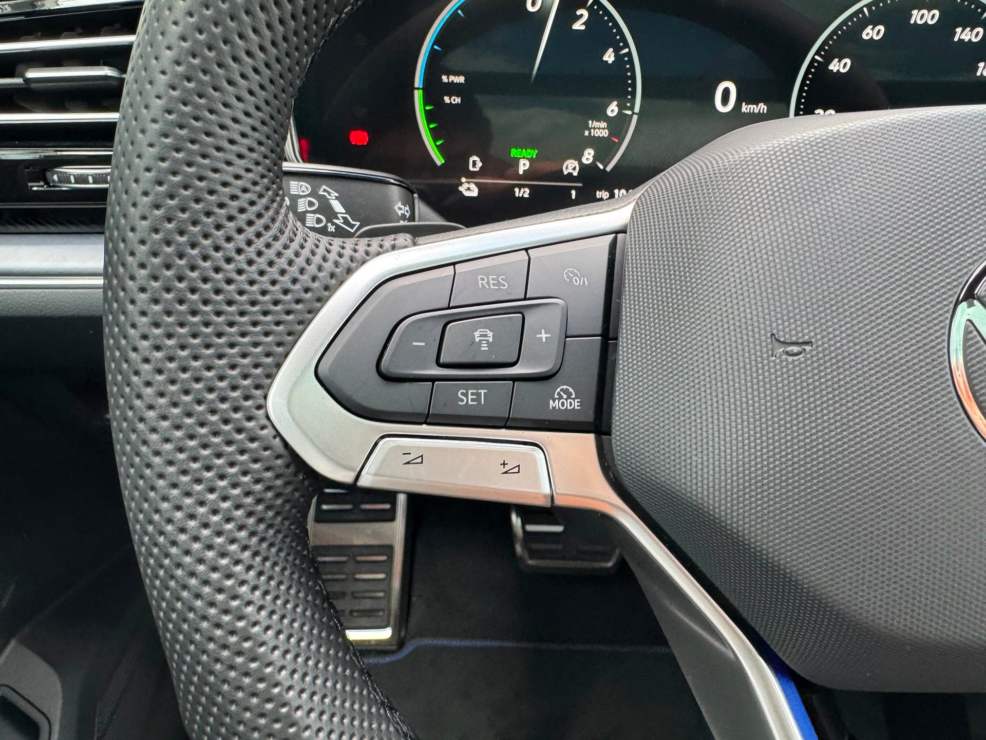 VW Touareg 3.0 TSI eHybrid R Final Edition Tiptronic-image-12