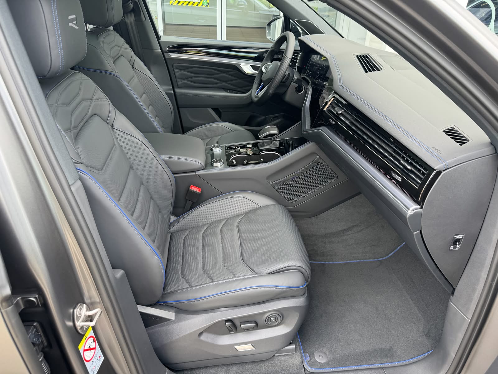 VW Touareg 3.0 TSI eHybrid R Final Edition Tiptronic-image-3