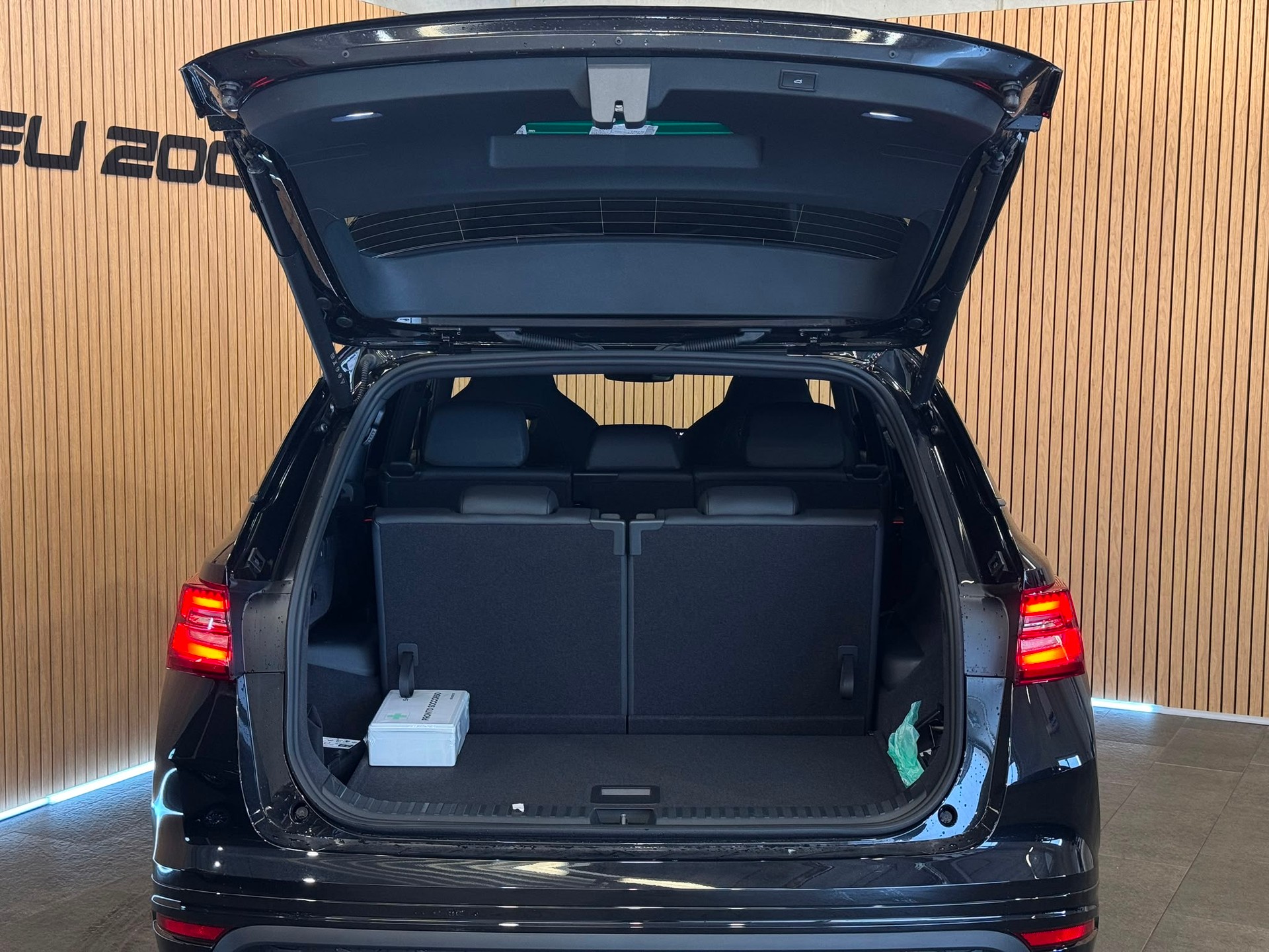 SKODA Kodiaq 1.5 TSI mHEV Selection *Black Magic*-image-8