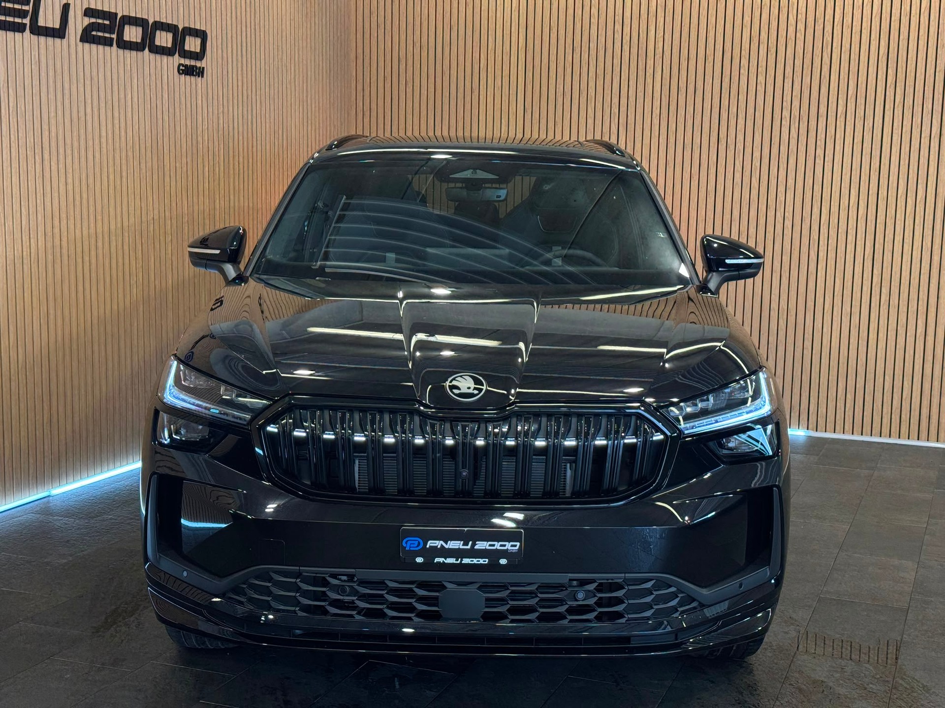 SKODA Kodiaq 1.5 TSI mHEV Selection *Black Magic*-image-2