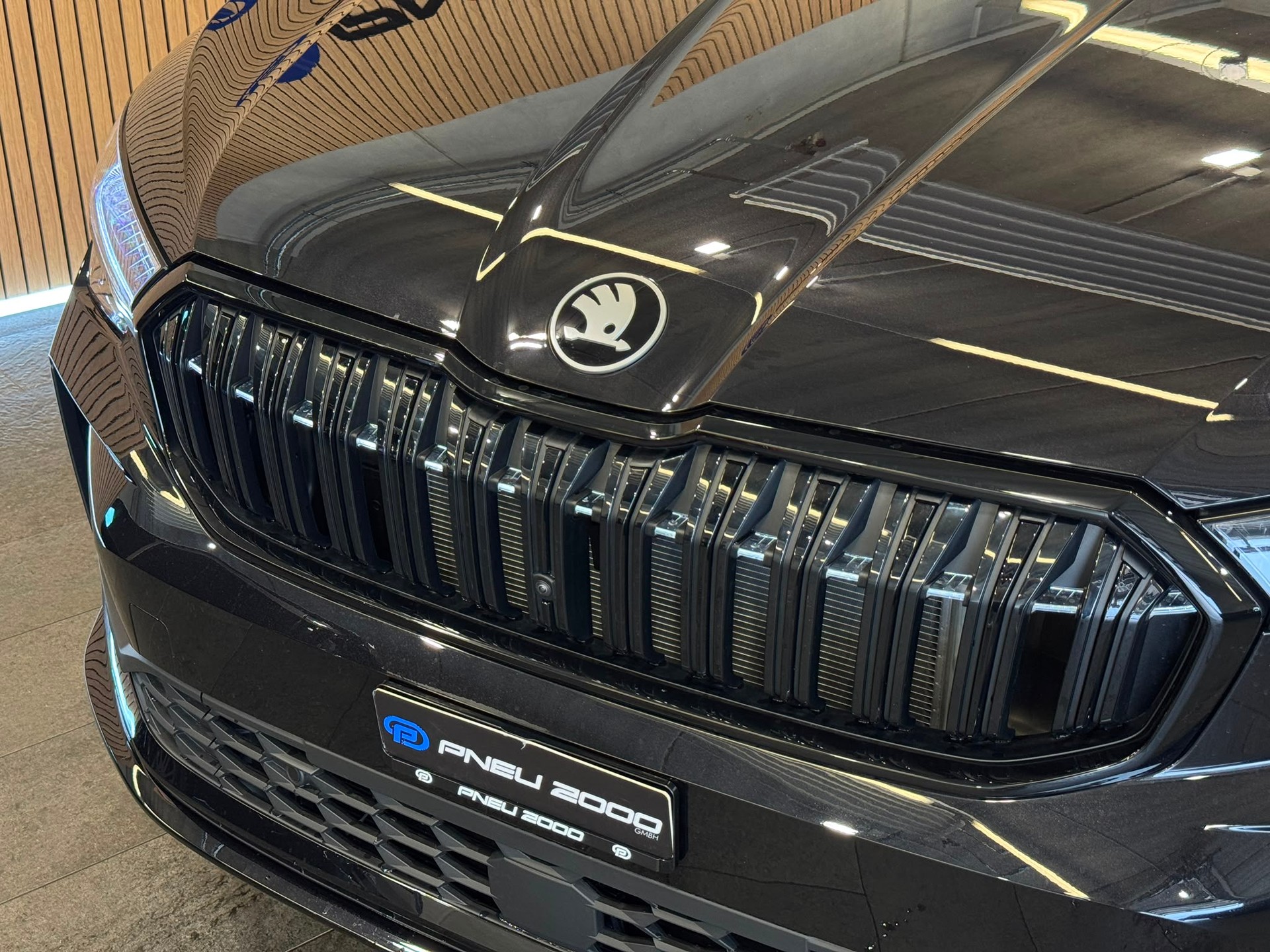 SKODA Kodiaq 1.5 TSI mHEV Selection *Black Magic*-image-3