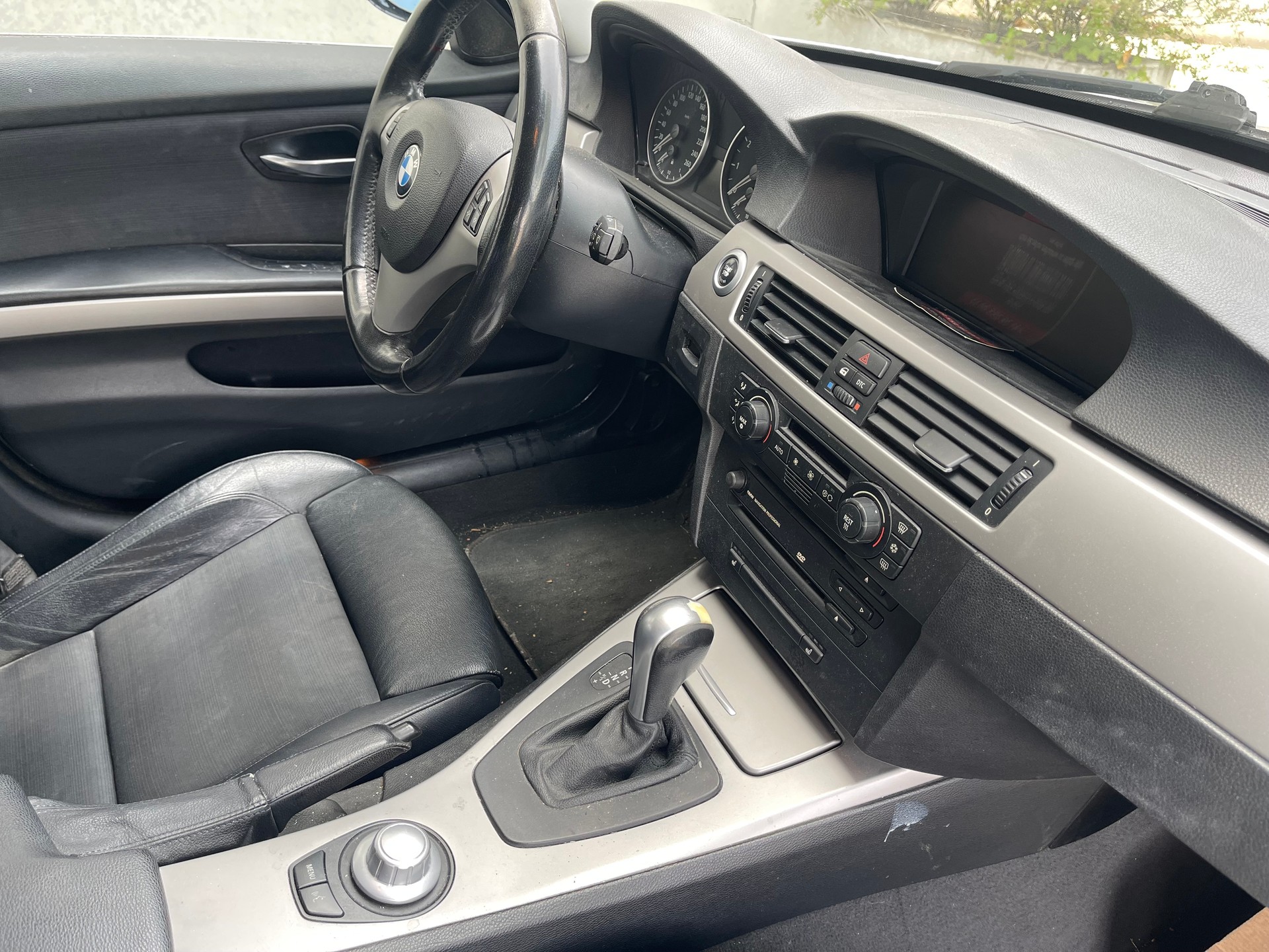 BMW 330i Touring-image-7