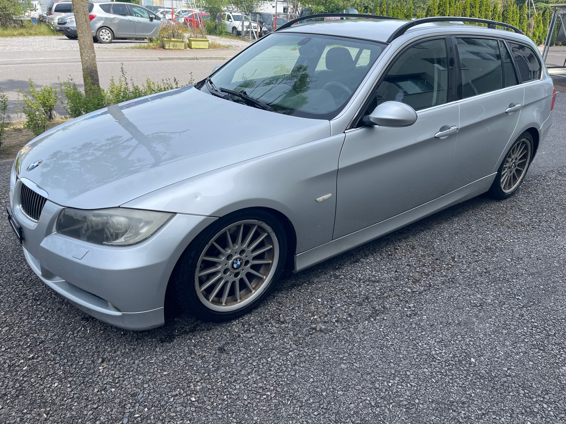 BMW 330i Touring-image-5