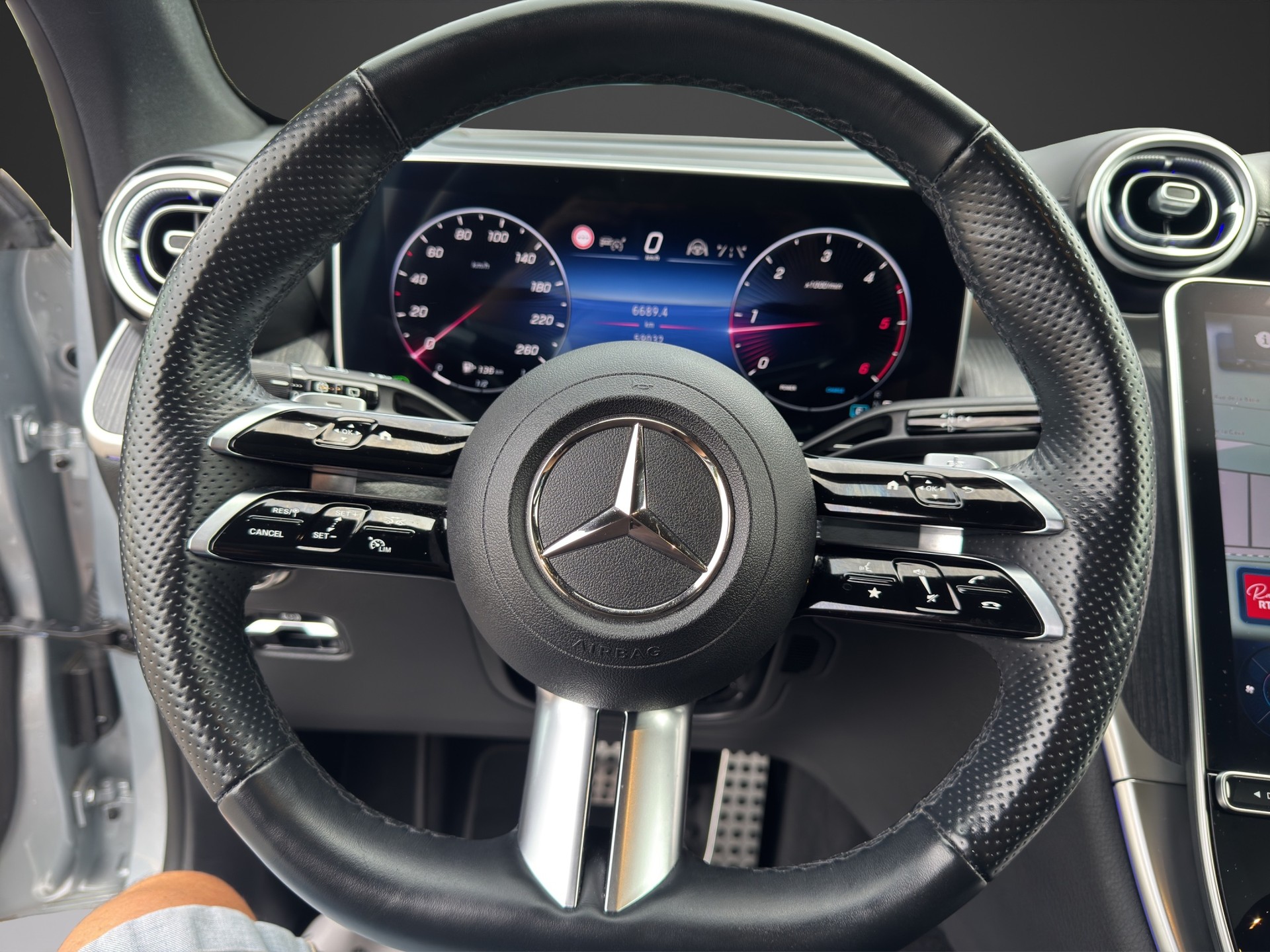 MERCEDES-BENZ GLC 220 d 4Matic 9G-Tronic-image-9