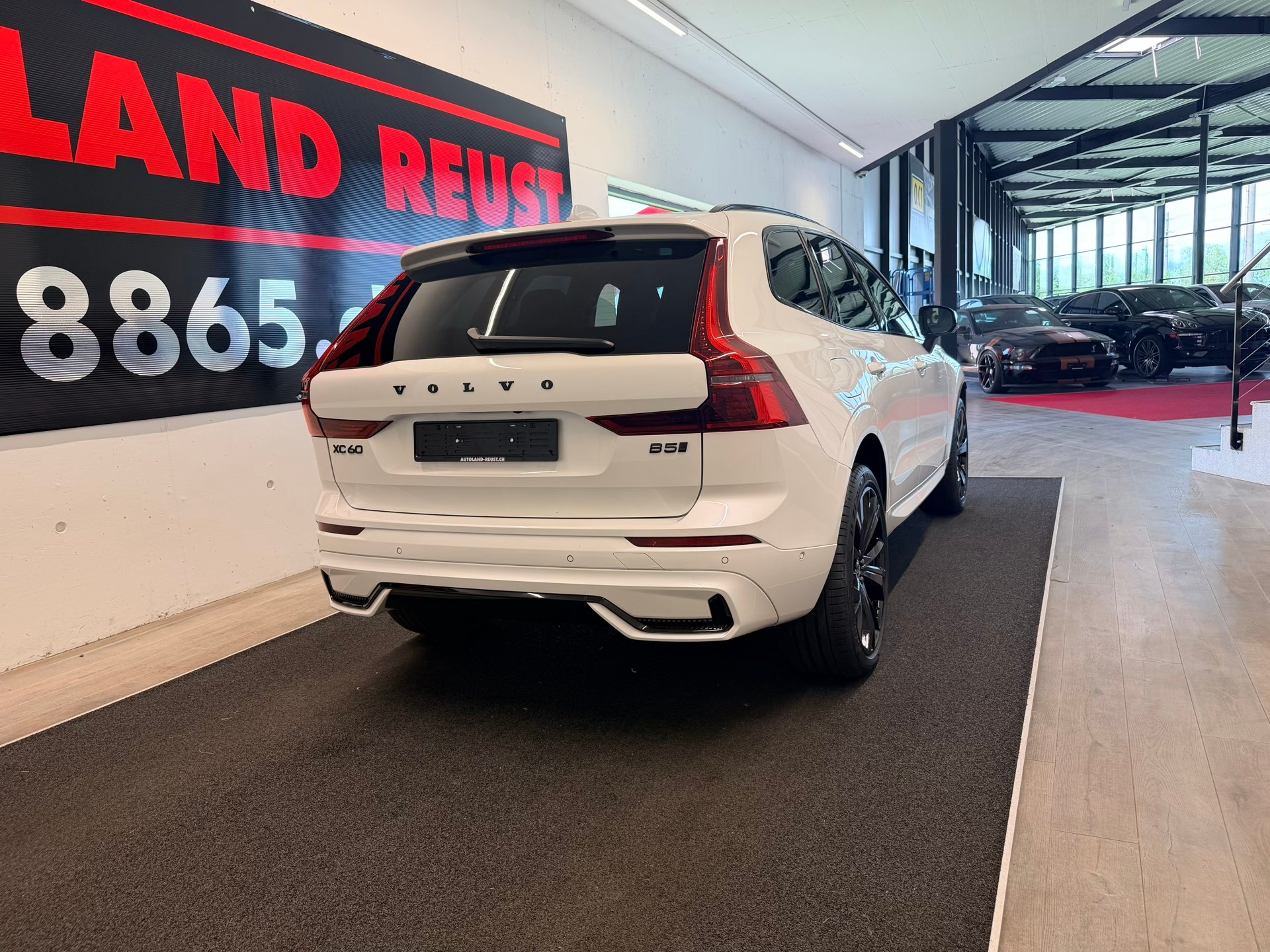 VOLVO XC60 B5 Benzin Mild Hybrid AWD Black Edition Geartronic-image-5