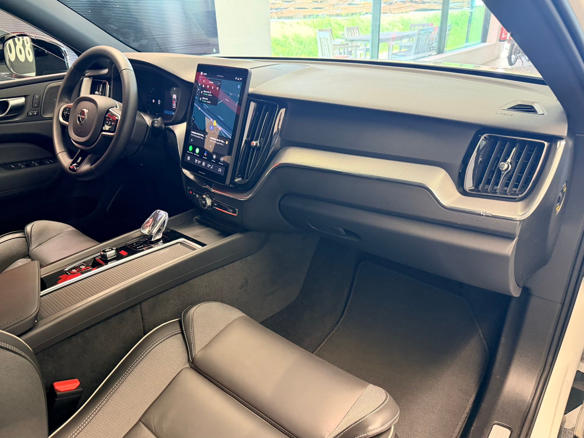 VOLVO XC60 B5 Benzin Mild Hybrid AWD Black Edition Geartronic-image-18