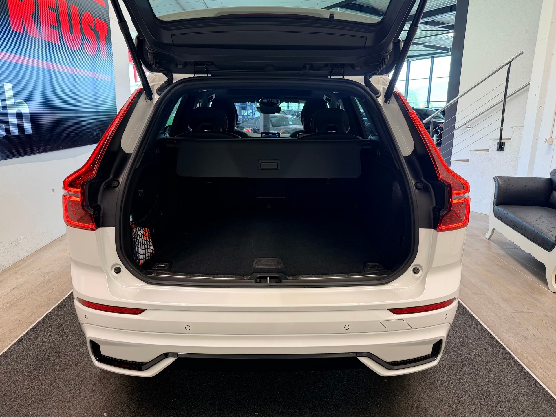VOLVO XC60 B5 Benzin Mild Hybrid AWD Black Edition Geartronic-image-8