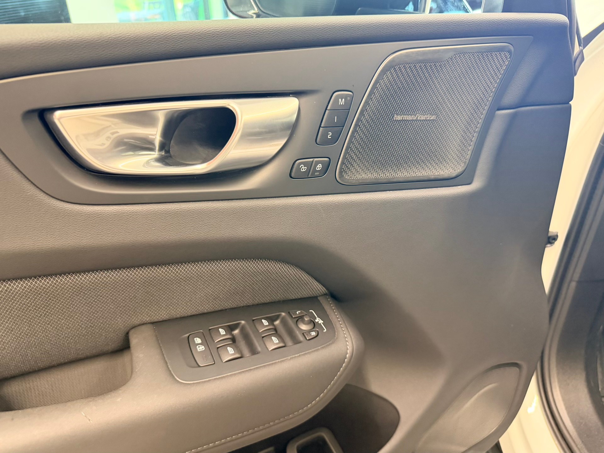 VOLVO XC60 B5 Benzin Mild Hybrid AWD Black Edition Geartronic-image-11
