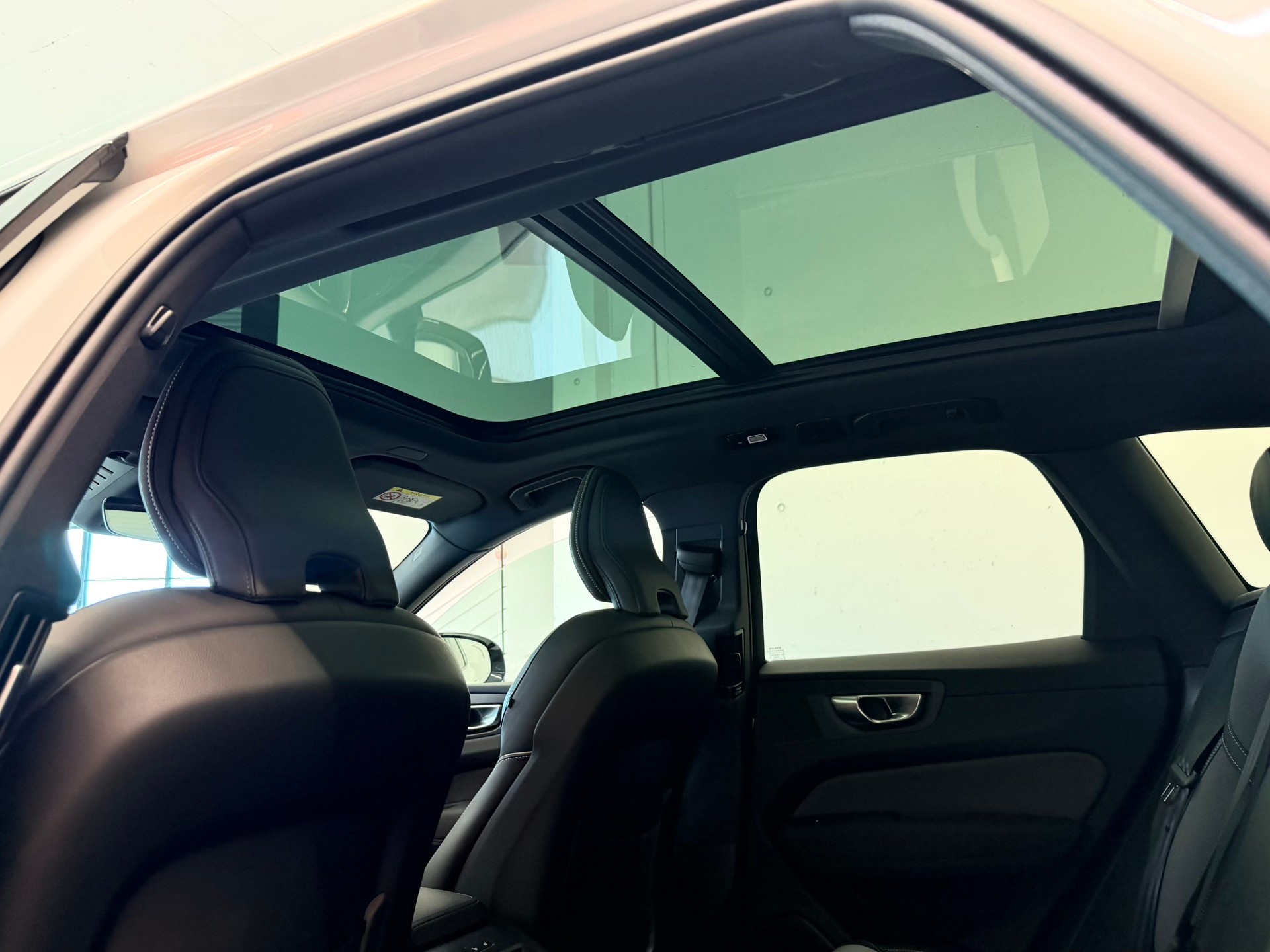 VOLVO XC60 B5 Benzin Mild Hybrid AWD Black Edition Geartronic-image-15