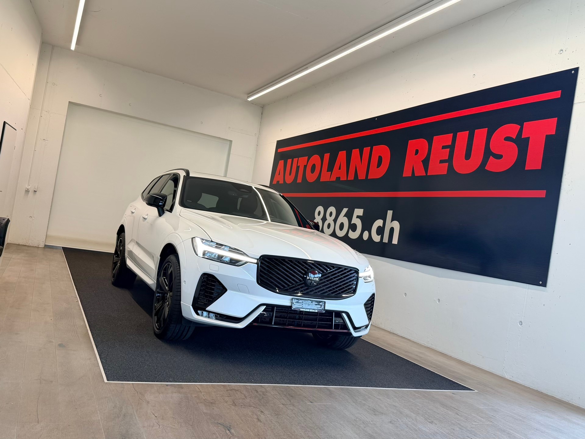 VOLVO XC60 B5 Benzin Mild Hybrid AWD Black Edition Geartronic