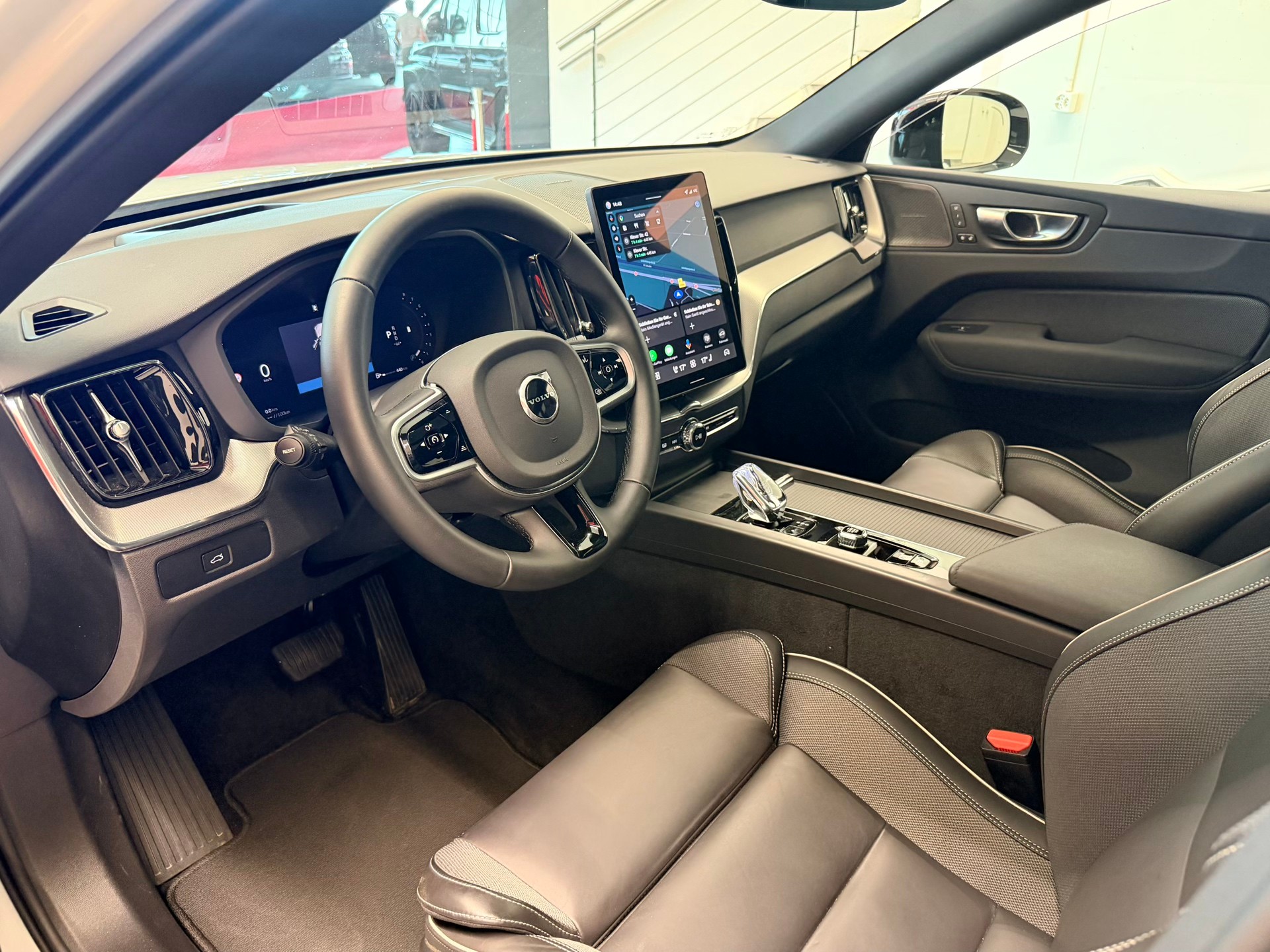 VOLVO XC60 B5 Benzin Mild Hybrid AWD Black Edition Geartronic-image-9