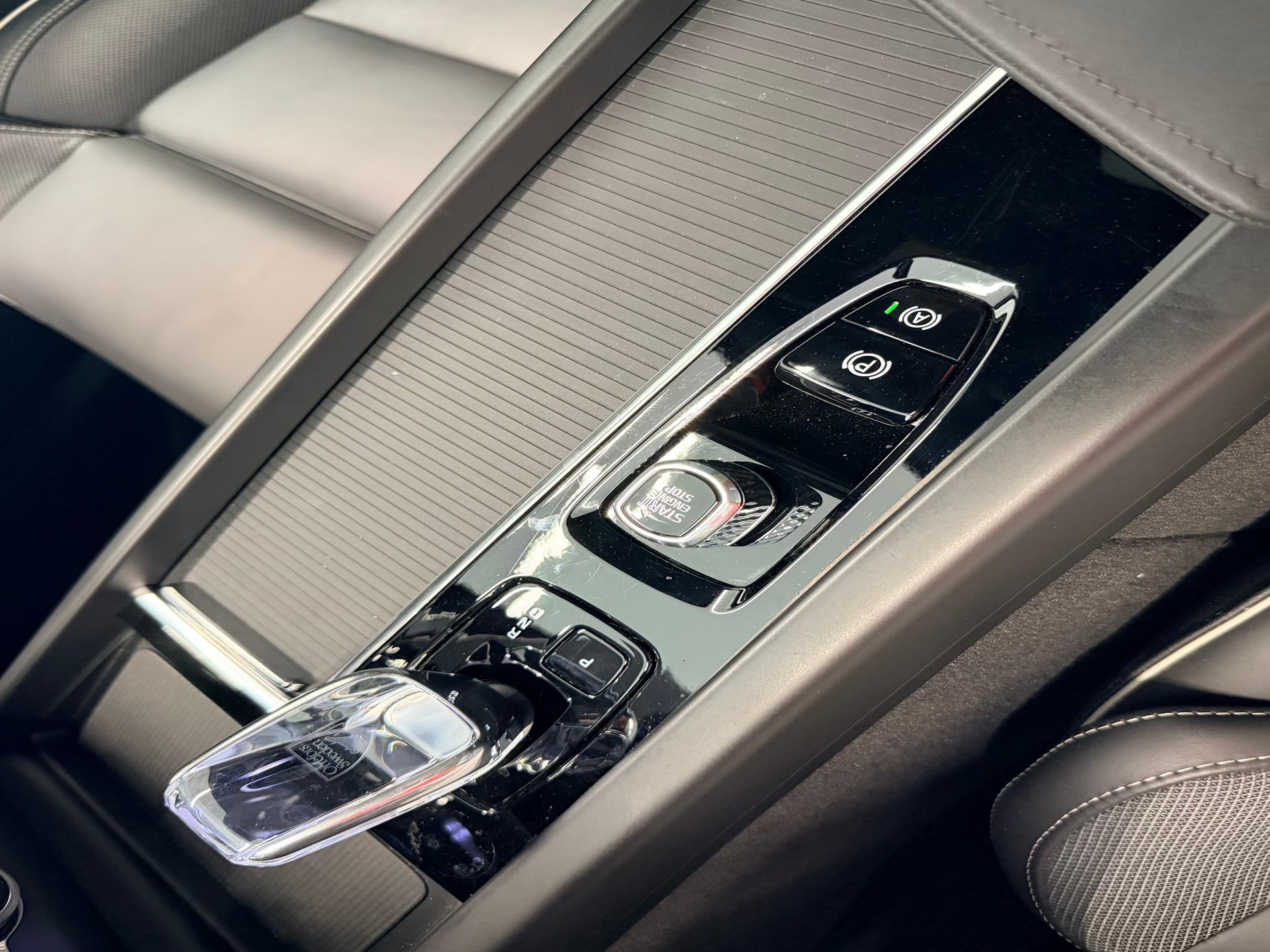 VOLVO XC60 B5 Benzin Mild Hybrid AWD Black Edition Geartronic-image-22