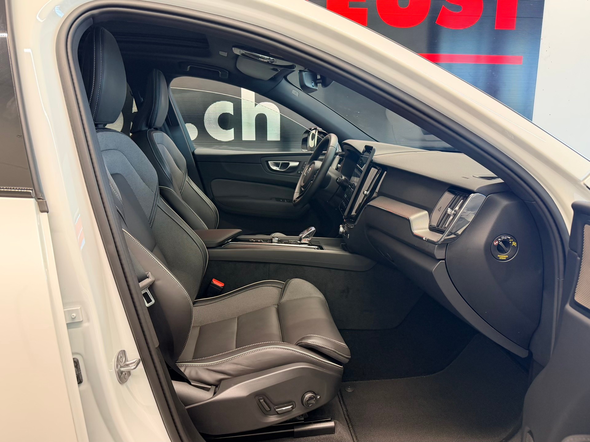 VOLVO XC60 B5 Benzin Mild Hybrid AWD Black Edition Geartronic-image-20