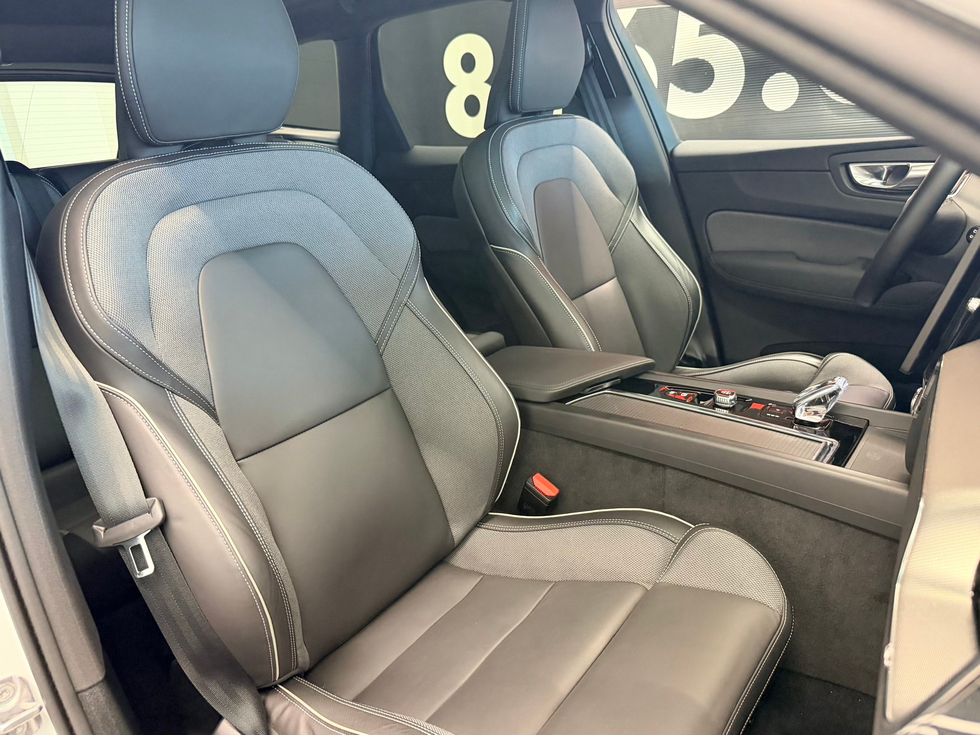 VOLVO XC60 B5 Benzin Mild Hybrid AWD Black Edition Geartronic-image-21