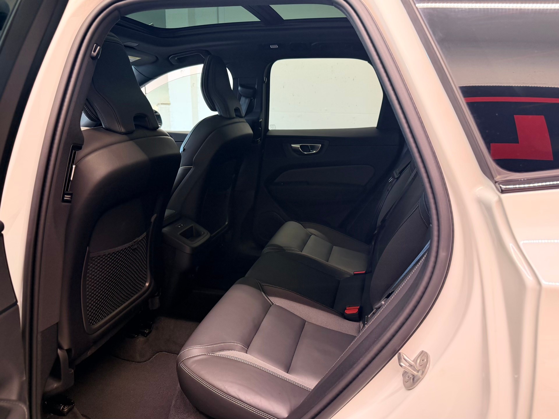 VOLVO XC60 B5 Benzin Mild Hybrid AWD Black Edition Geartronic-image-14