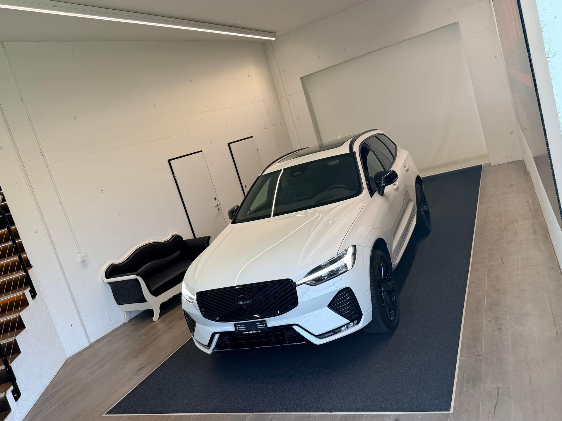 VOLVO XC60 B5 Benzin Mild Hybrid AWD Black Edition Geartronic-showroom-element-3