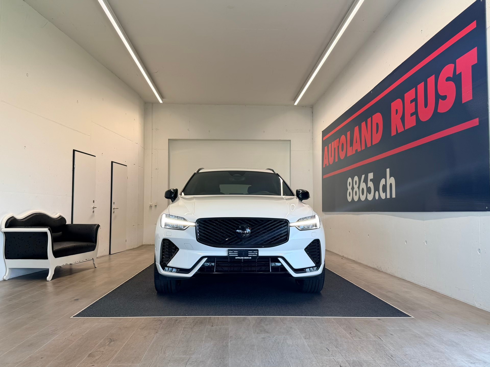 VOLVO XC60 B5 Benzin Mild Hybrid AWD Black Edition Geartronic-showroom-element-1