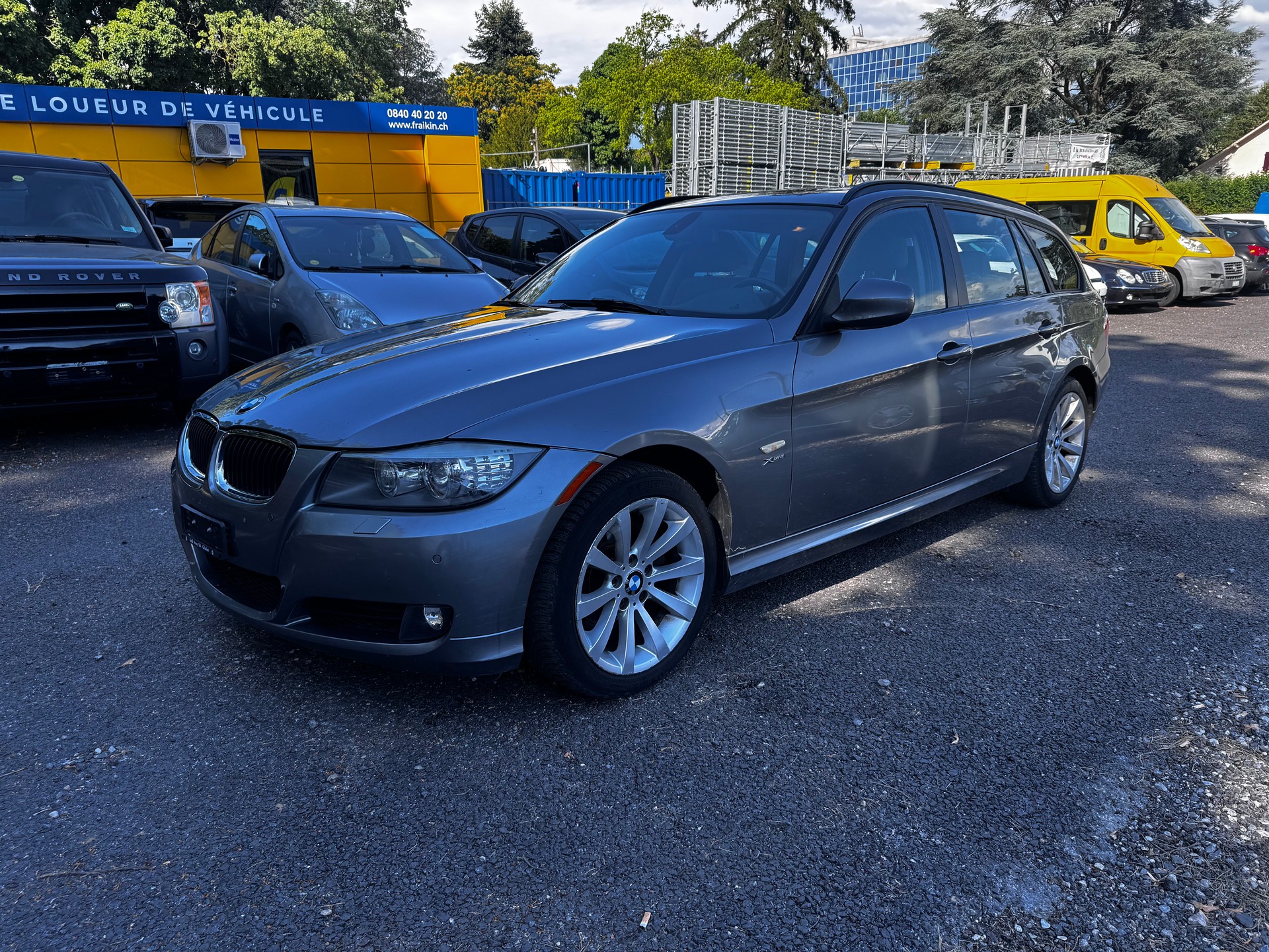 BMW 3-image-1