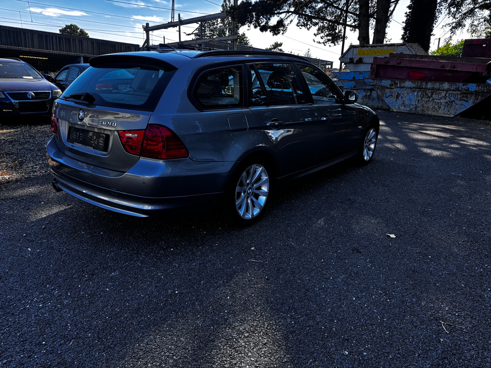 BMW 3-image-3