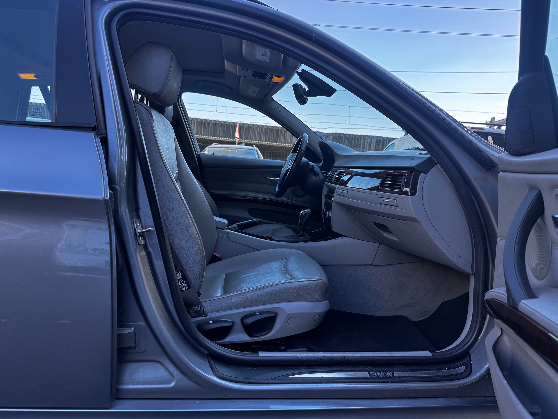 BMW 3-image-8