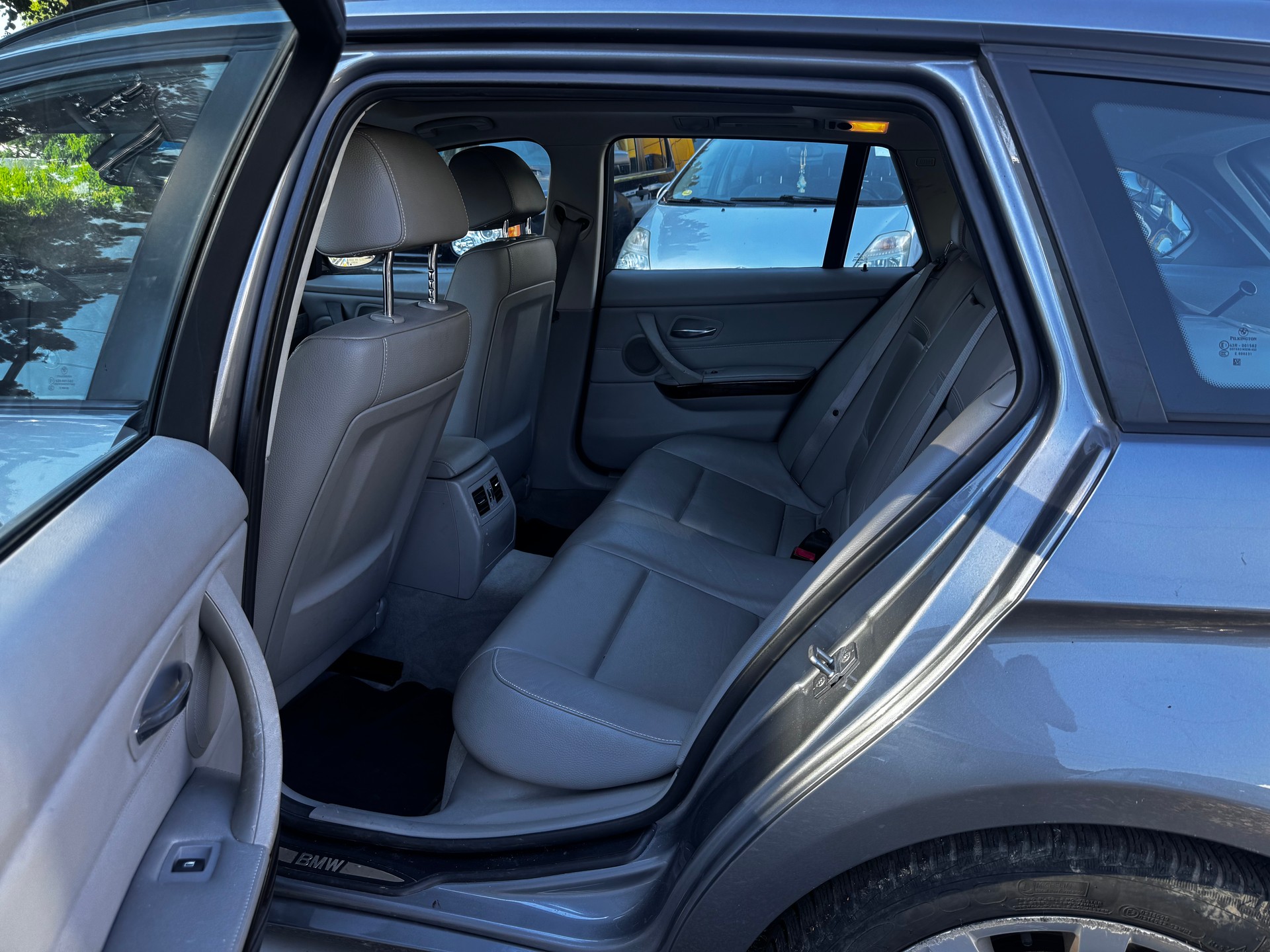 BMW 3-image-4
