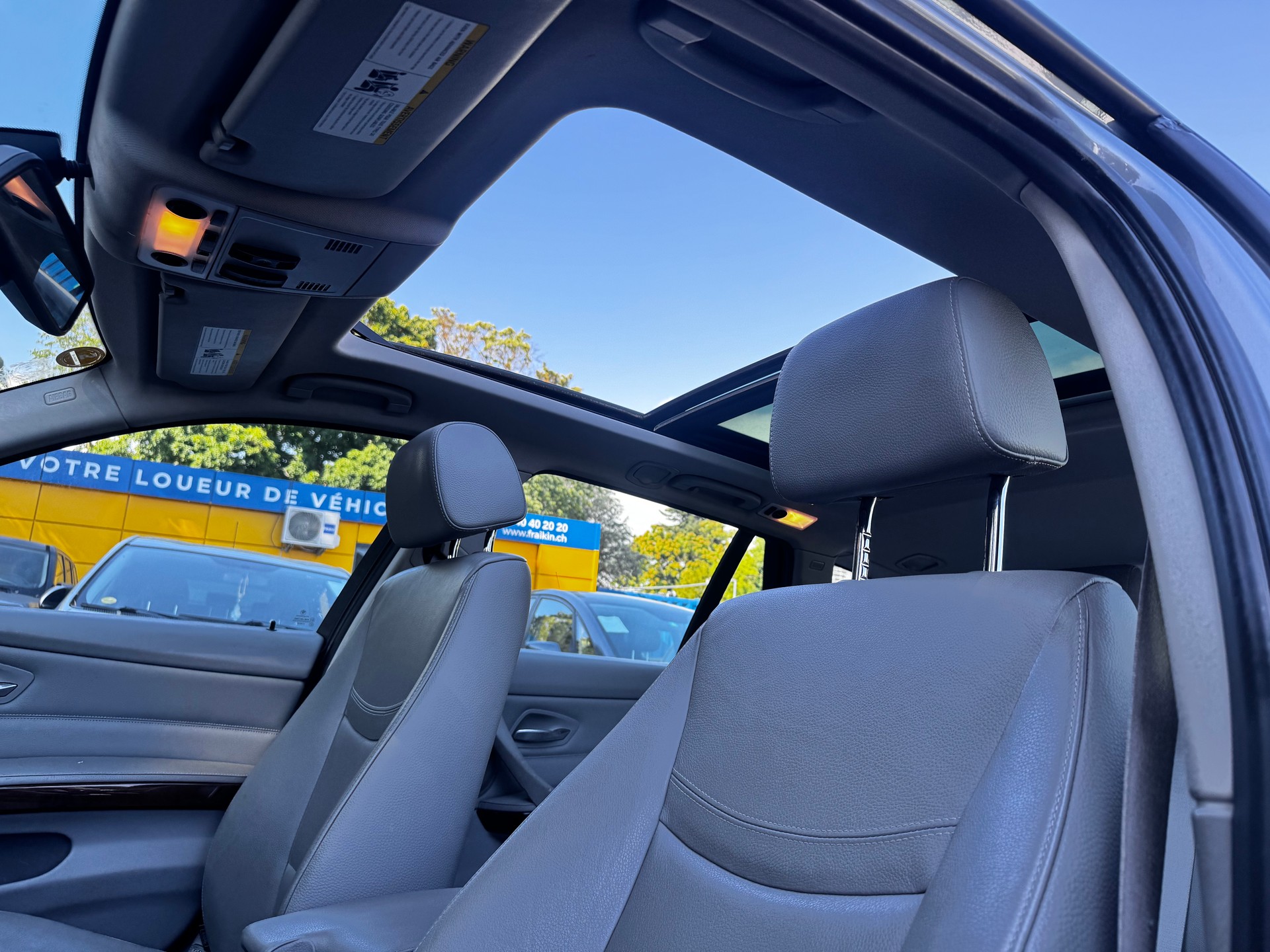 BMW 3-image-10