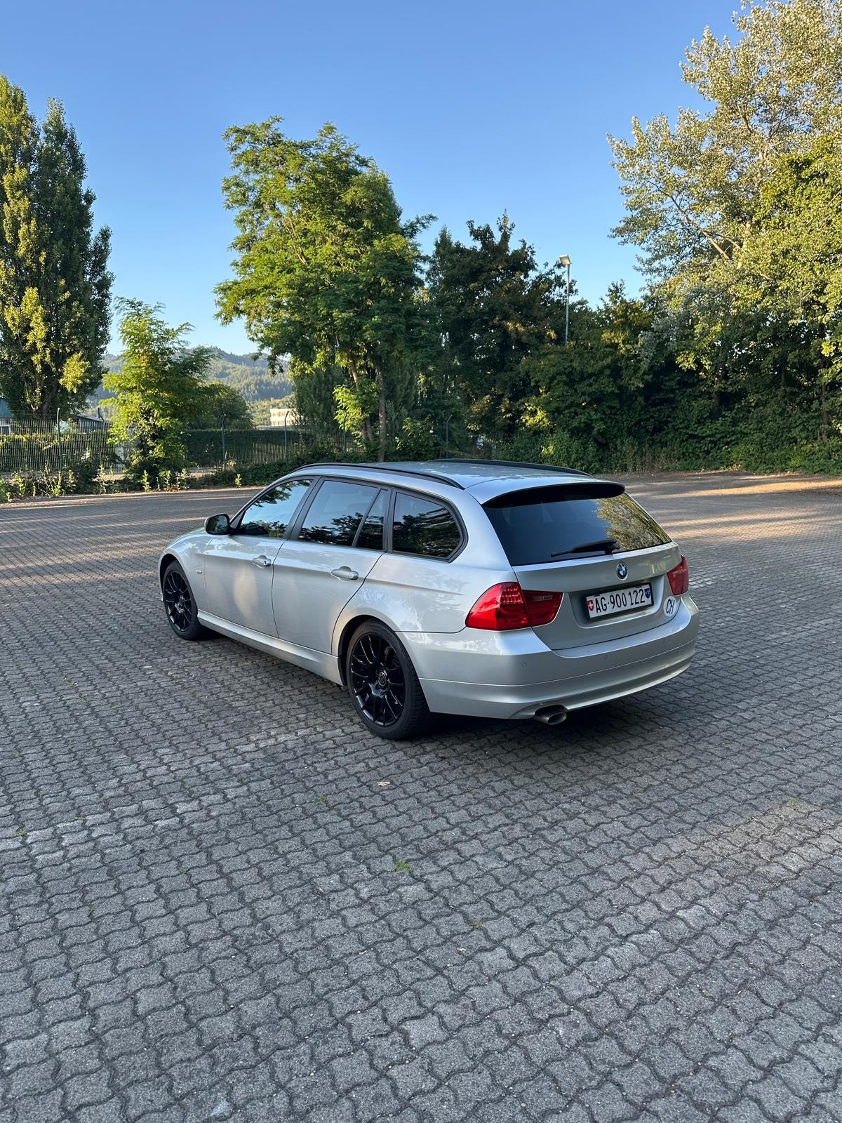 BMW 318d-image-3