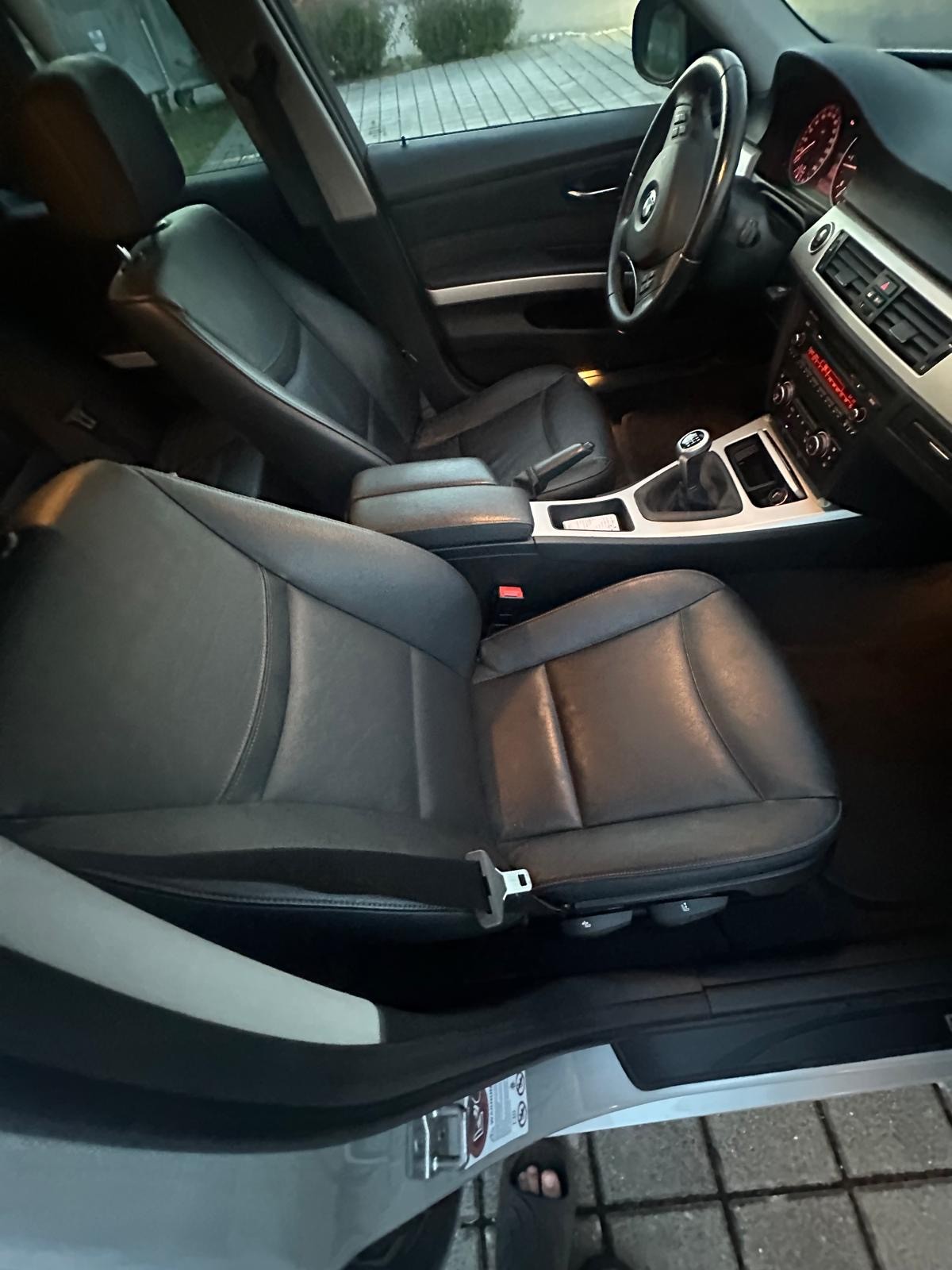 BMW 318d-image-7