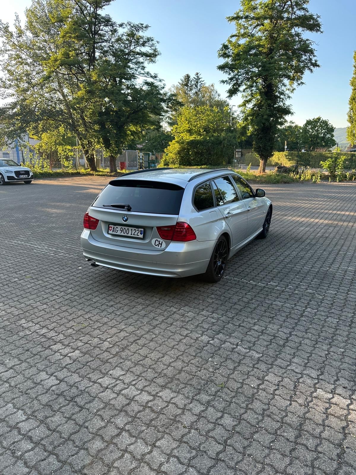 BMW 318d-image-4
