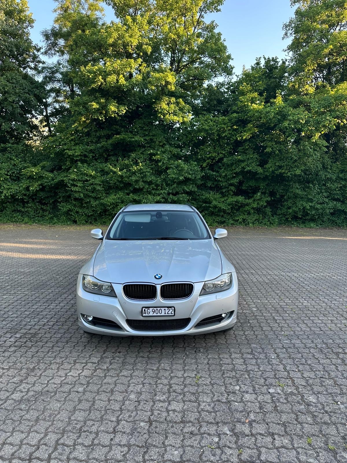 BMW 318d-image-2