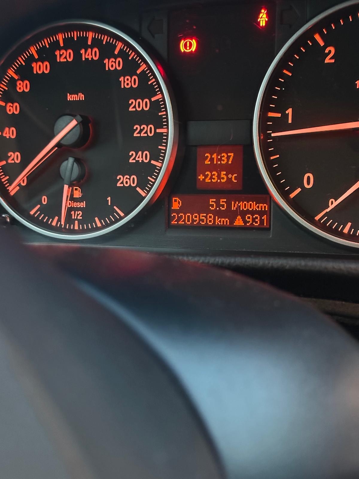 BMW 318d-image-8