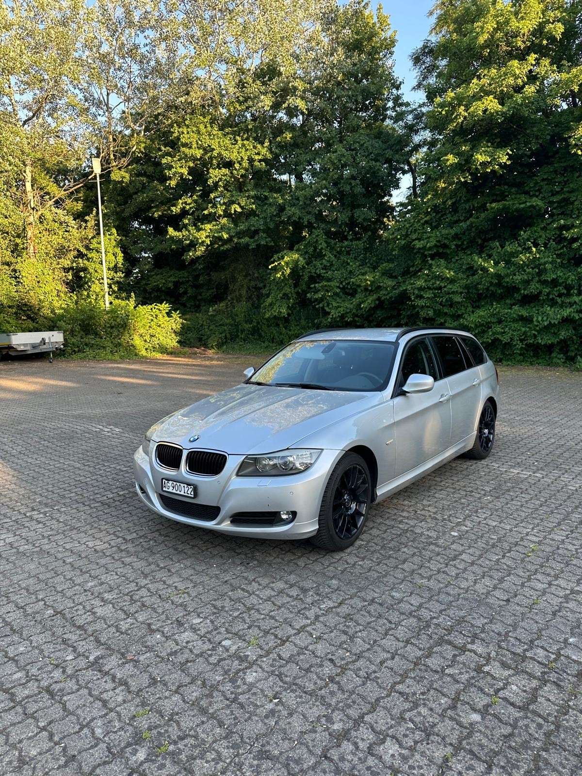 BMW 318d-image-0