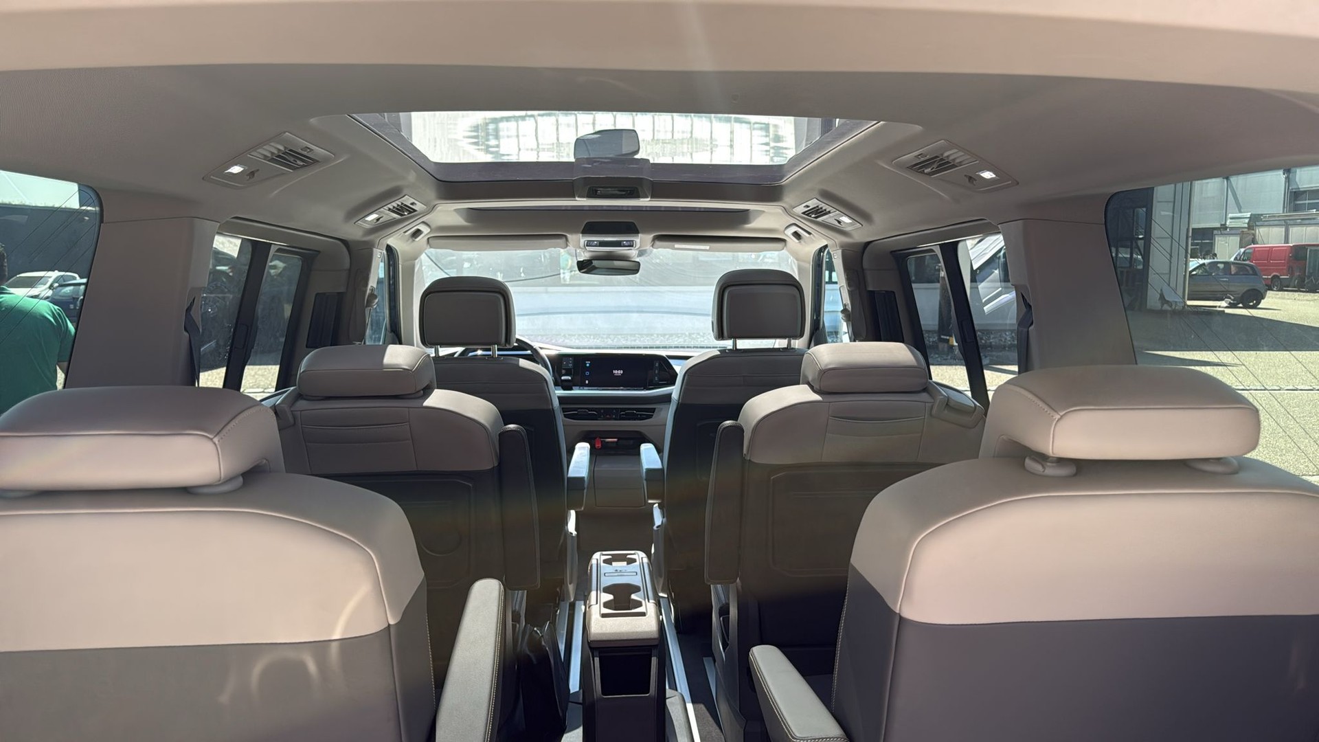 VW Multivan 2.0 TSI Style Liberty DSG Lang-image-23