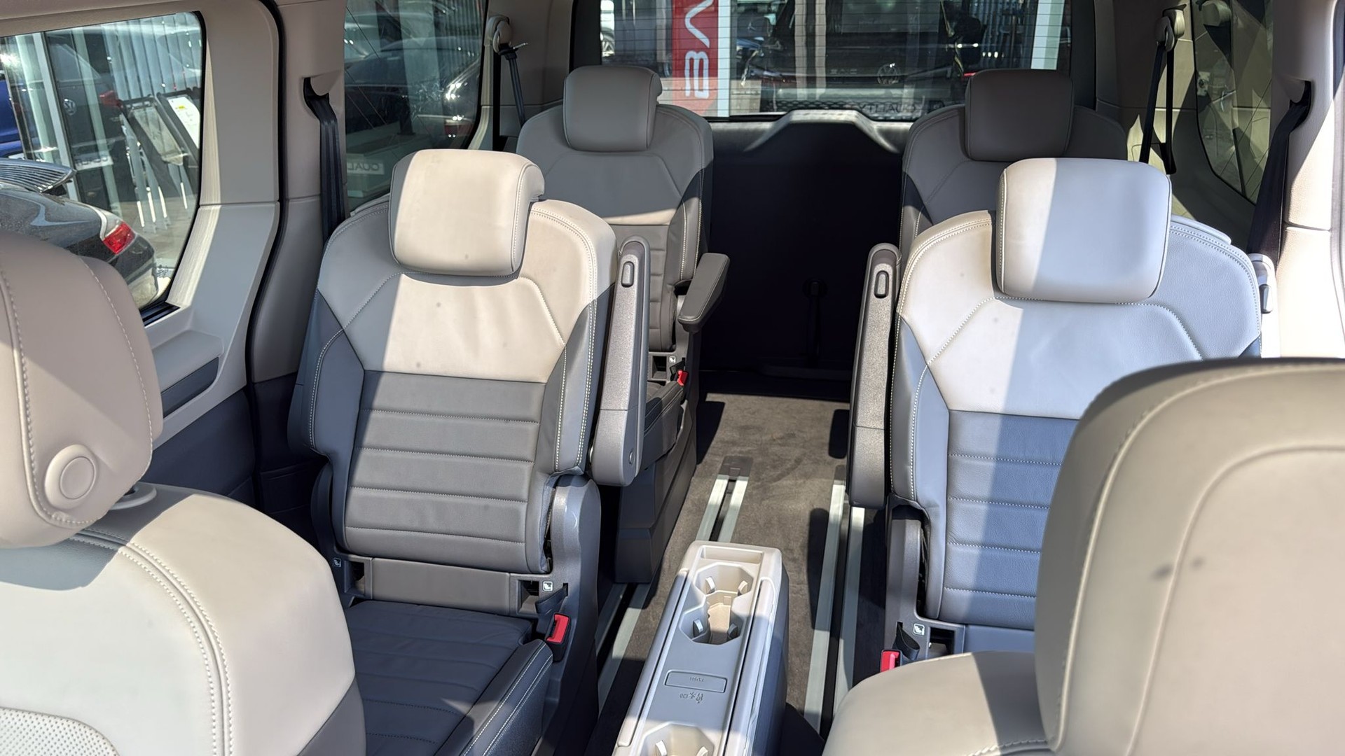 VW Multivan 2.0 TSI Style Liberty DSG Lang-image-21