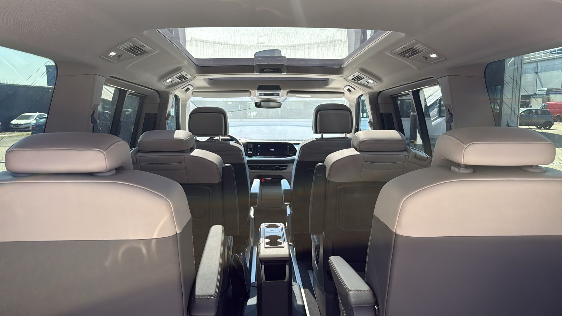 VW Multivan 2.0 TSI Style Liberty DSG Lang-image-24
