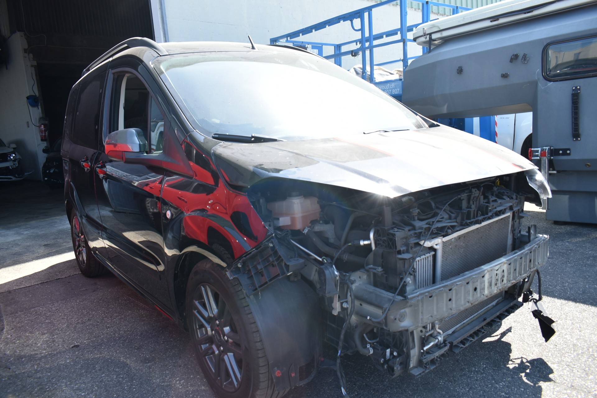 FORD Tourneo Courier 1.0 SCTi Trend-image-7