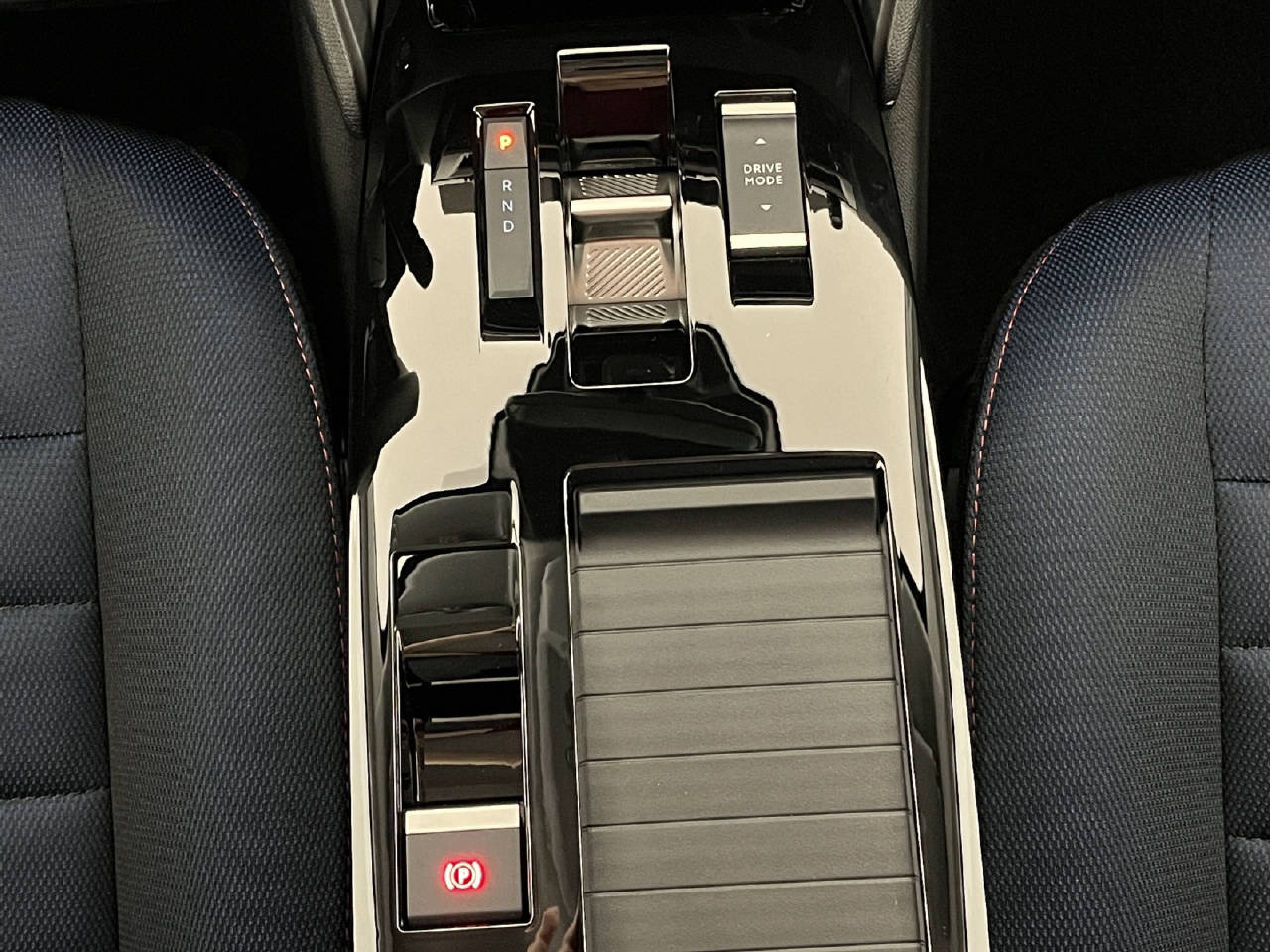 CITROEN C4 1.2 Hybrid Collection-image-13