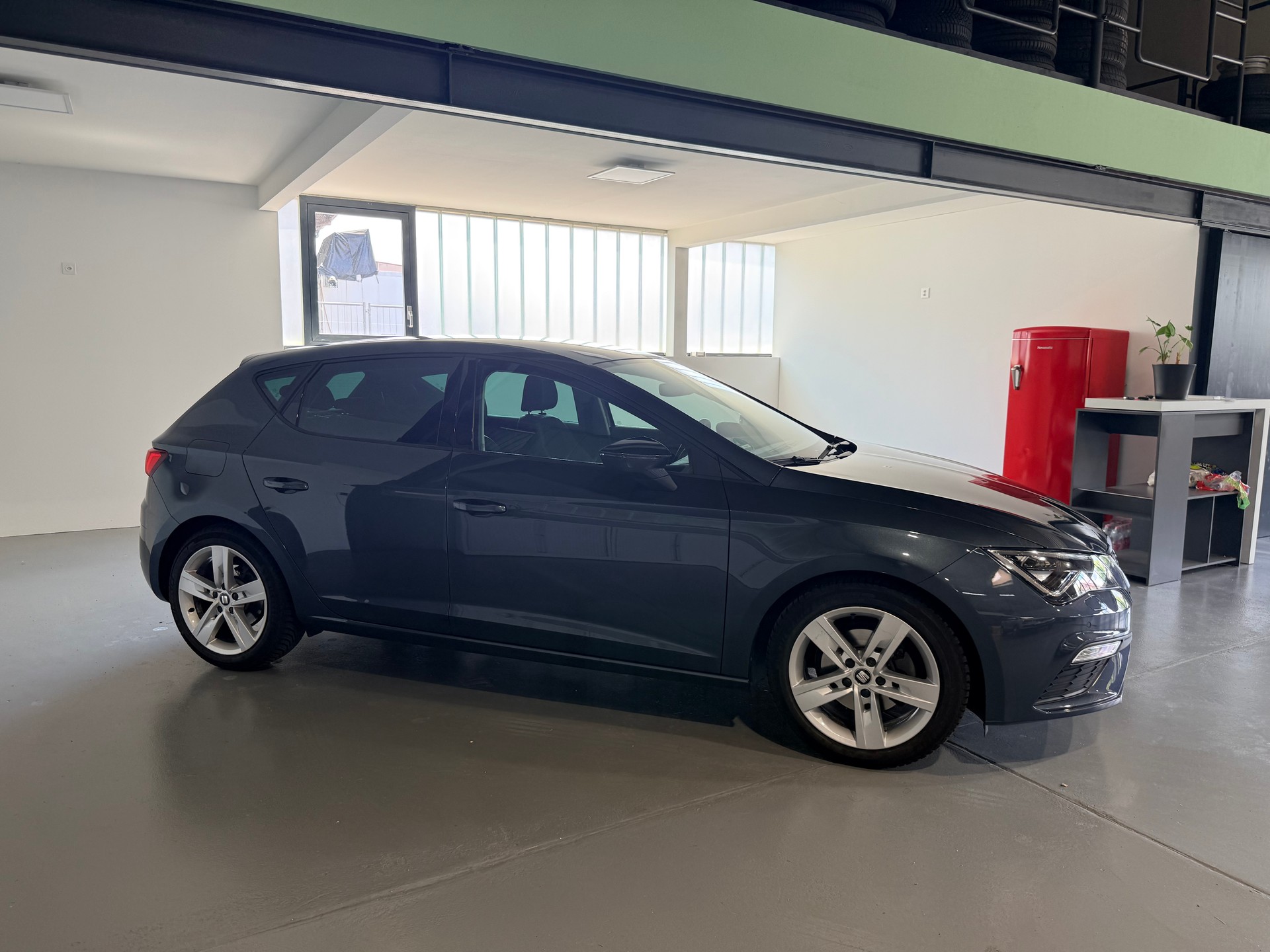 SEAT Leon 1.5 TSI EVO SWISS FR DSG-image-2