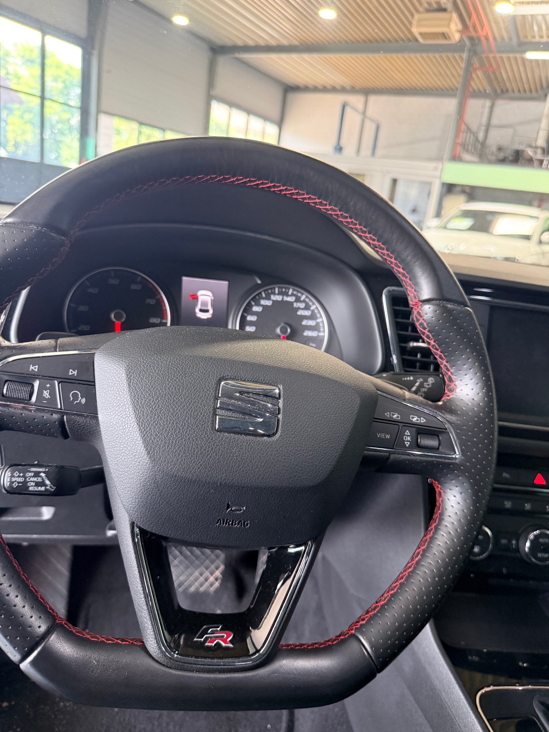 SEAT Leon 1.5 TSI EVO SWISS FR DSG-image-9