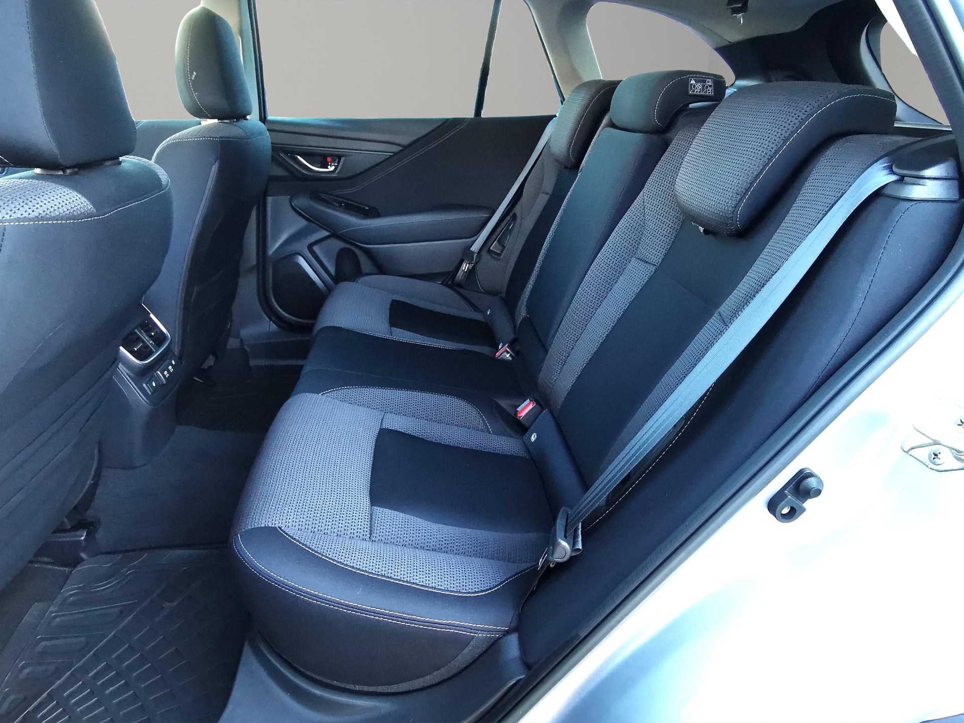 SUBARU Outback 2.5i Swiss Plus-image-6
