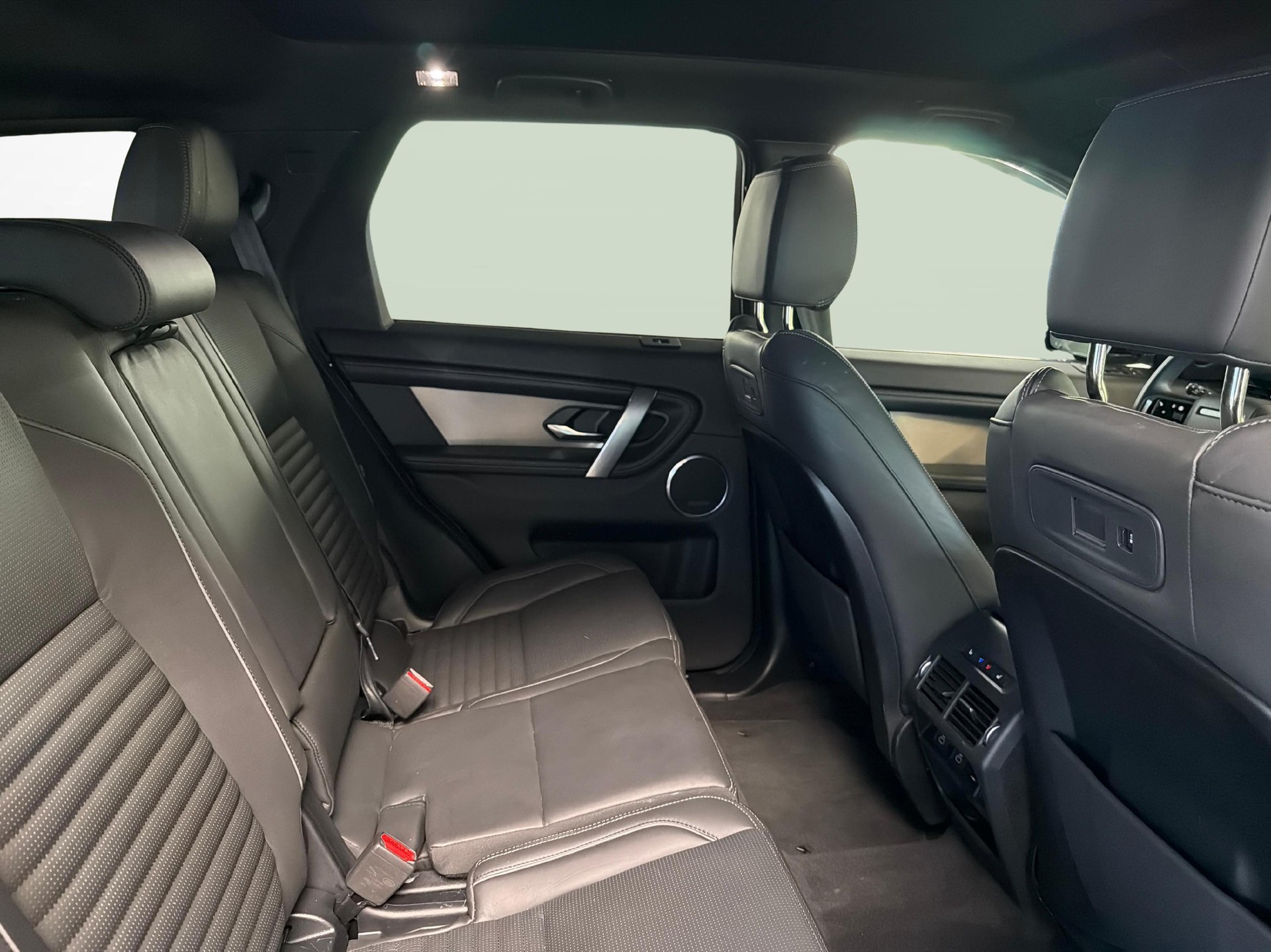 LAND ROVER Discovery Sport 1.5 T 270e Dynamic HSE mit AHK-image-10