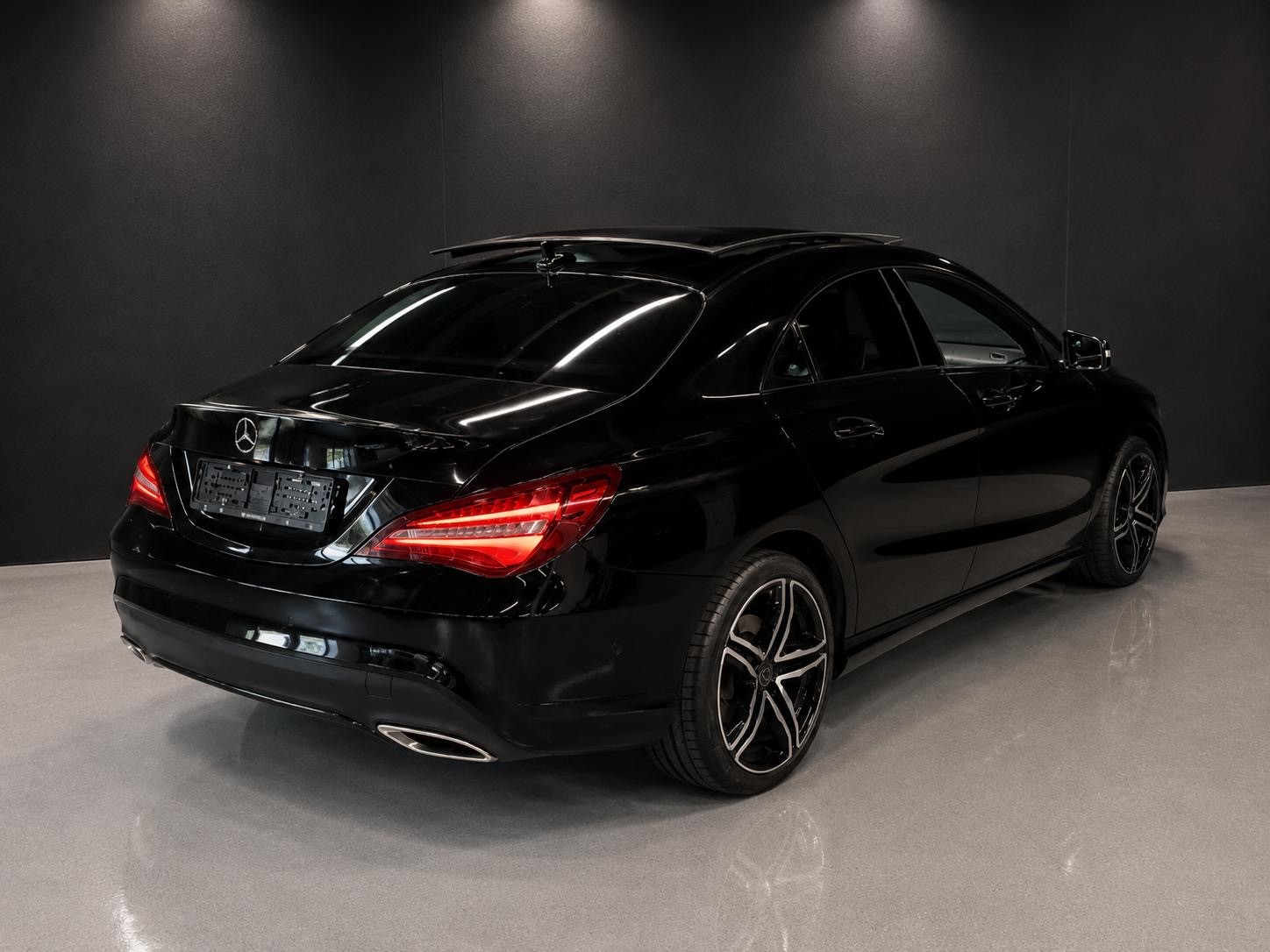 MERCEDES-BENZ CLA 220 d 4Matic 7G-DCT-image-9