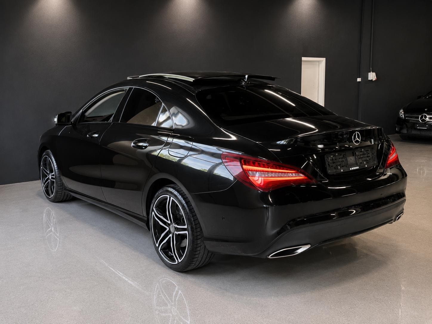 MERCEDES-BENZ CLA 220 d 4Matic 7G-DCT-image-8