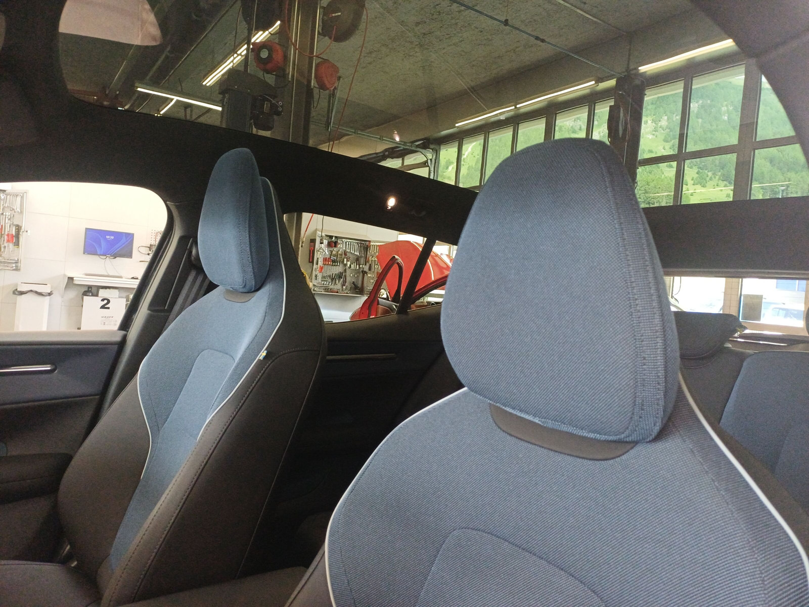 VOLVO EX30 E60 Twin Ultra Performance AWD-image-7