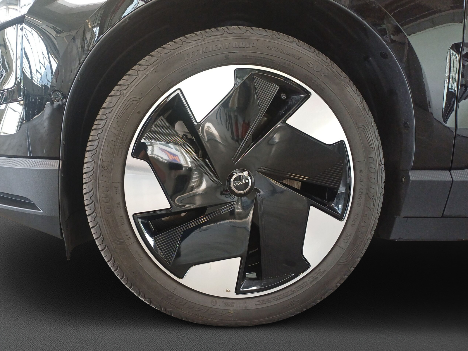 VOLVO EX30 E60 Twin Ultra Performance AWD-image-4