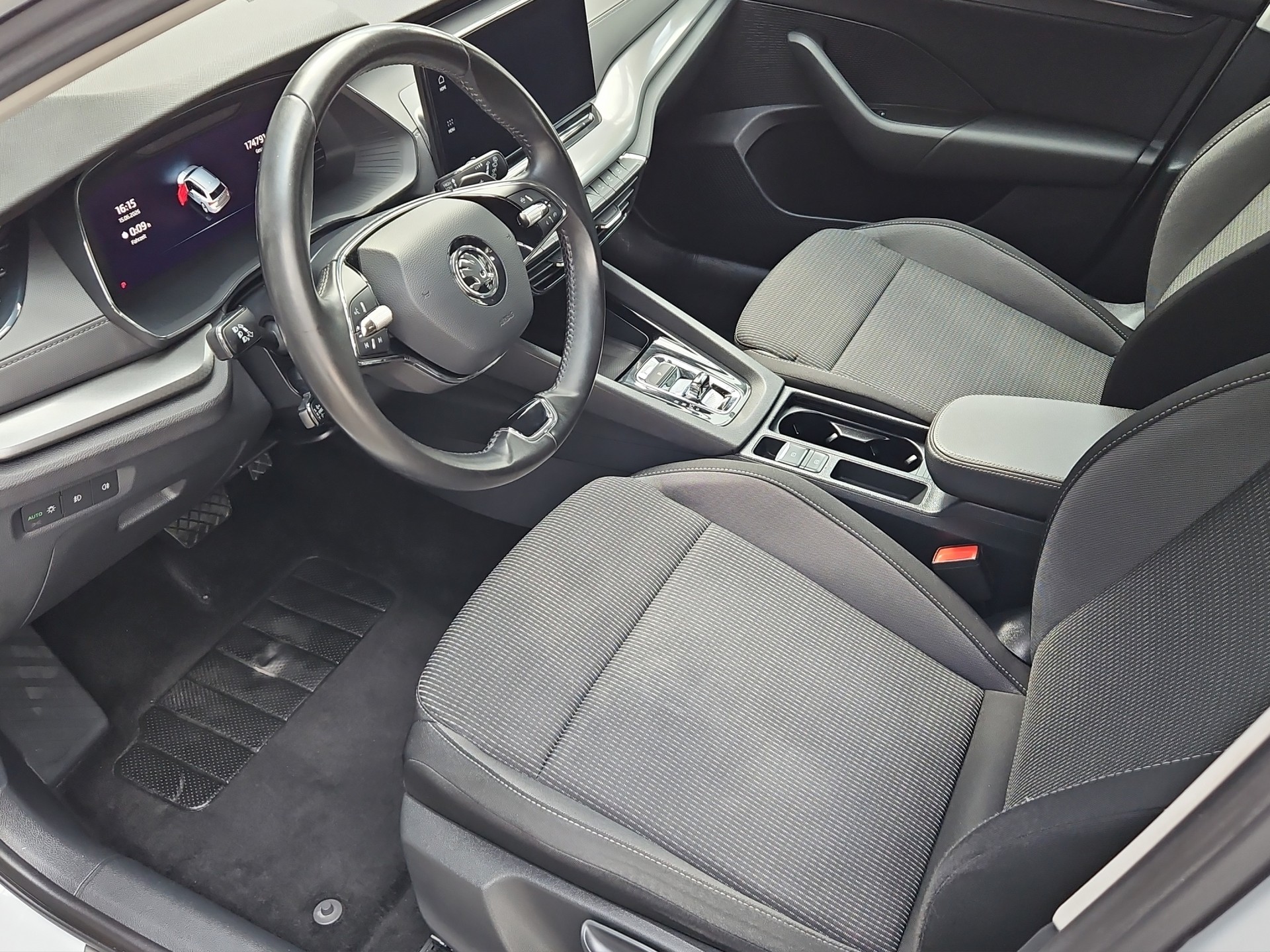 SKODA Octavia 2.0 TDI Ambition-image-9