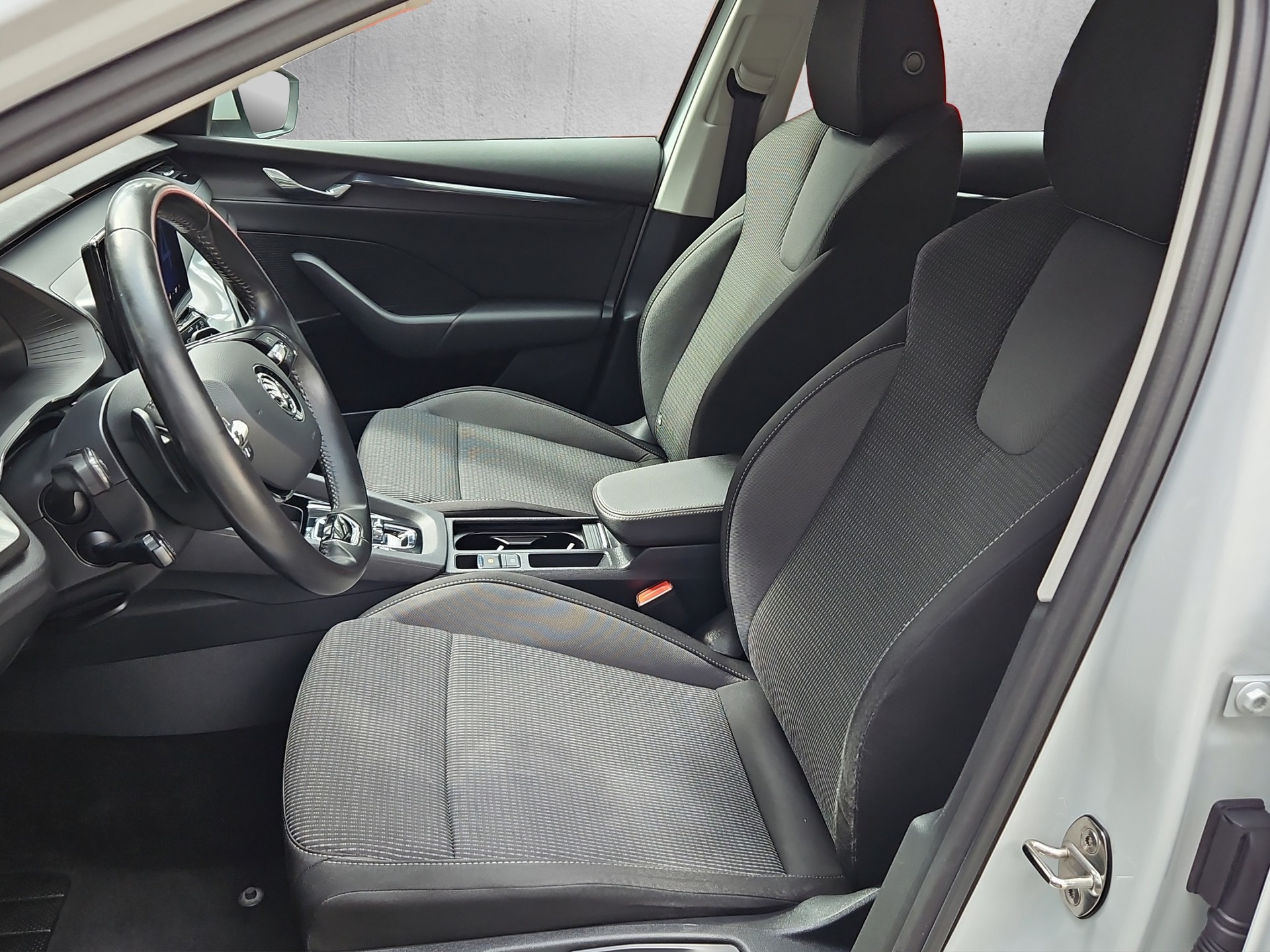 SKODA Octavia 2.0 TDI Ambition-image-8
