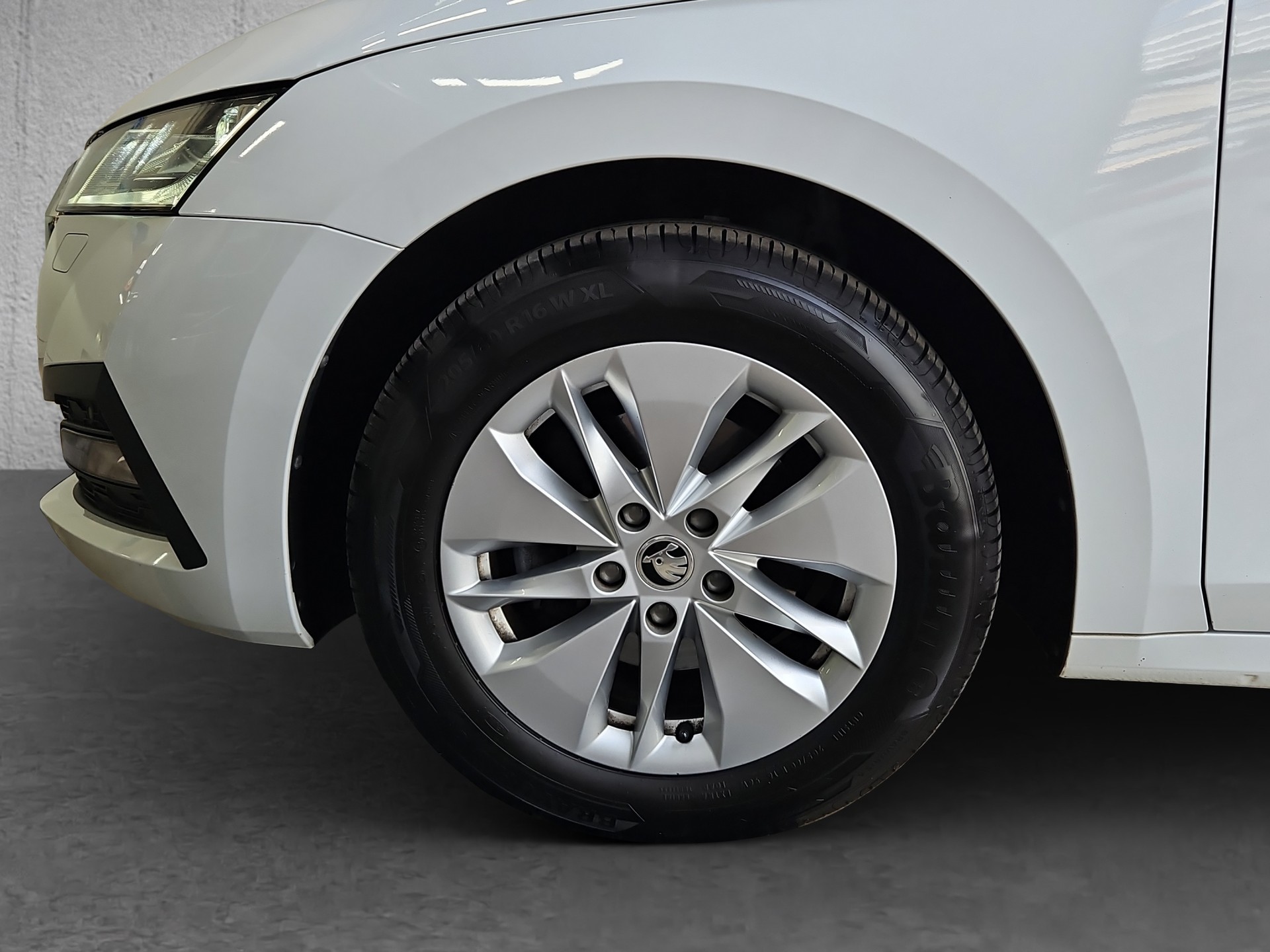SKODA Octavia 2.0 TDI Ambition-image-21