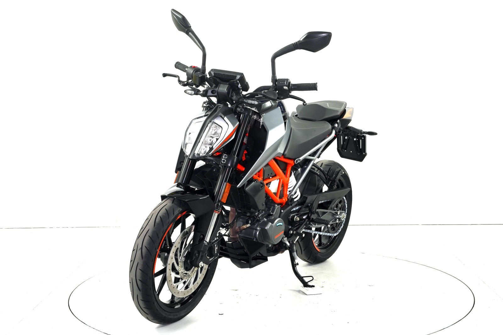 KTM Duke 125 ABS-showroom-element-2